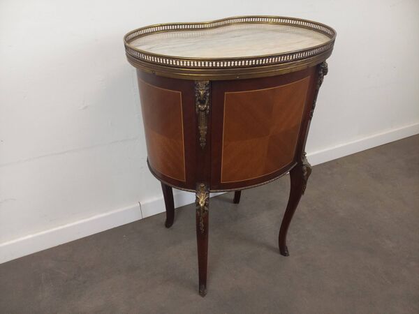 Petite commode rognon de style Louis XV