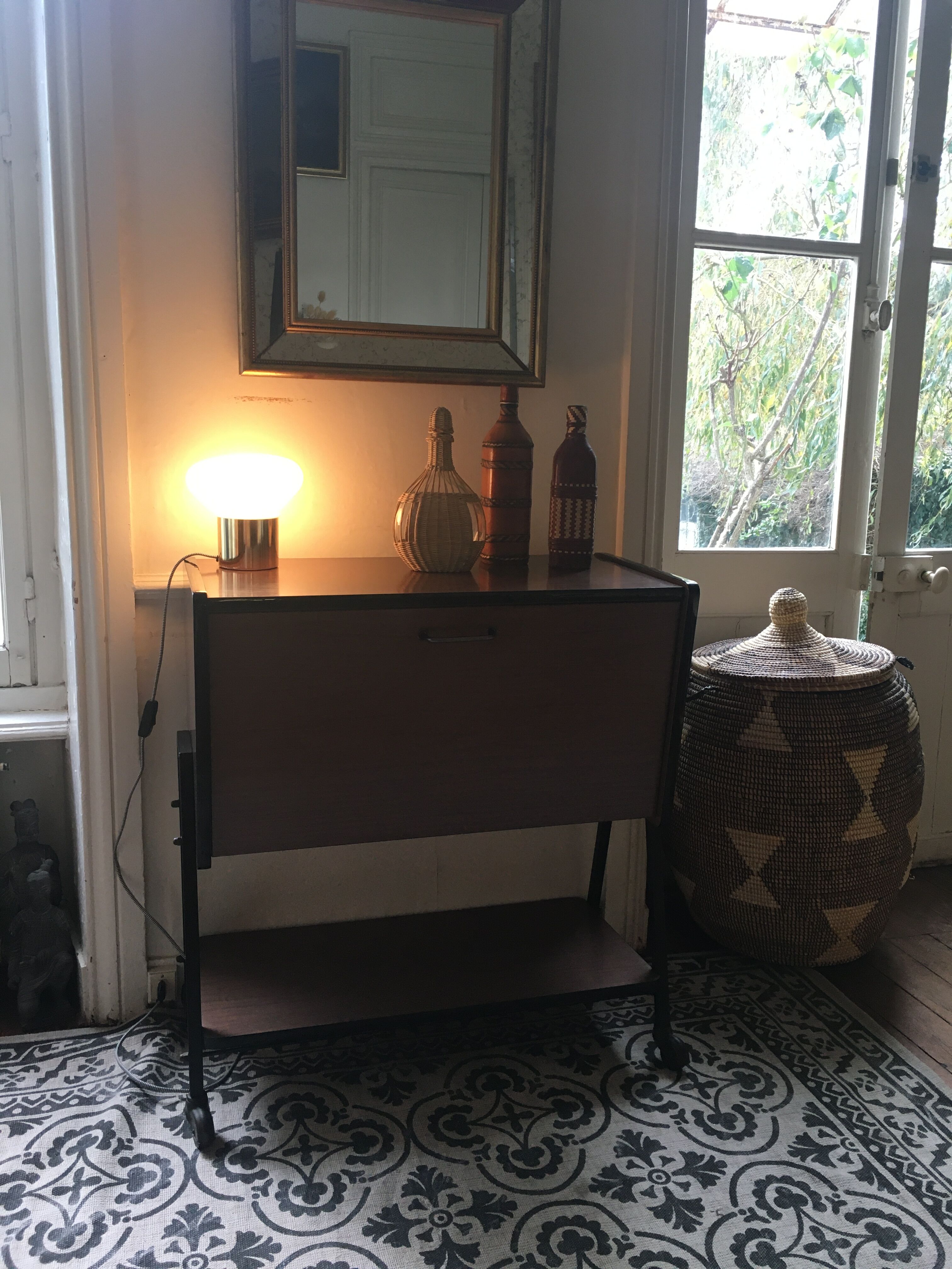 Meuble bar à roulettes en formica 50/60