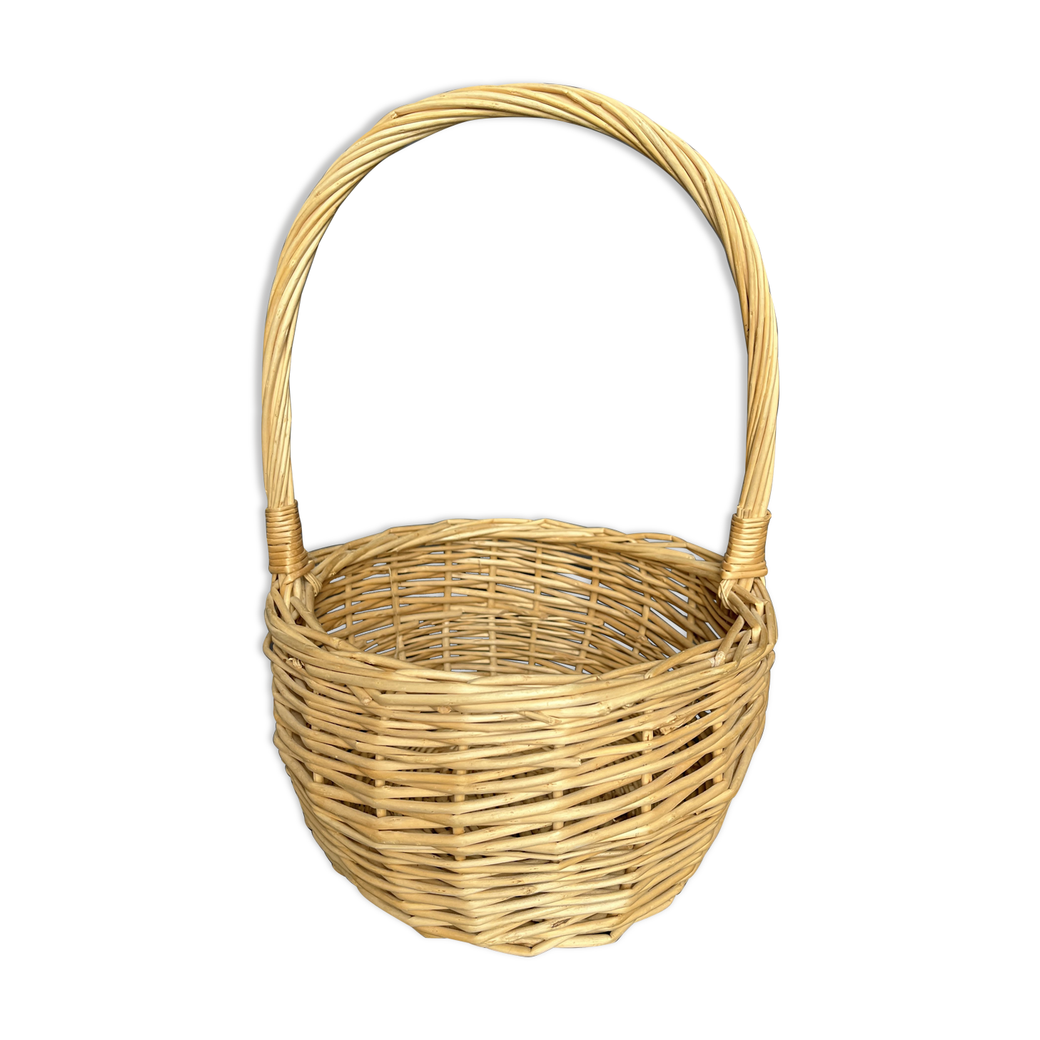 Round wicker basket