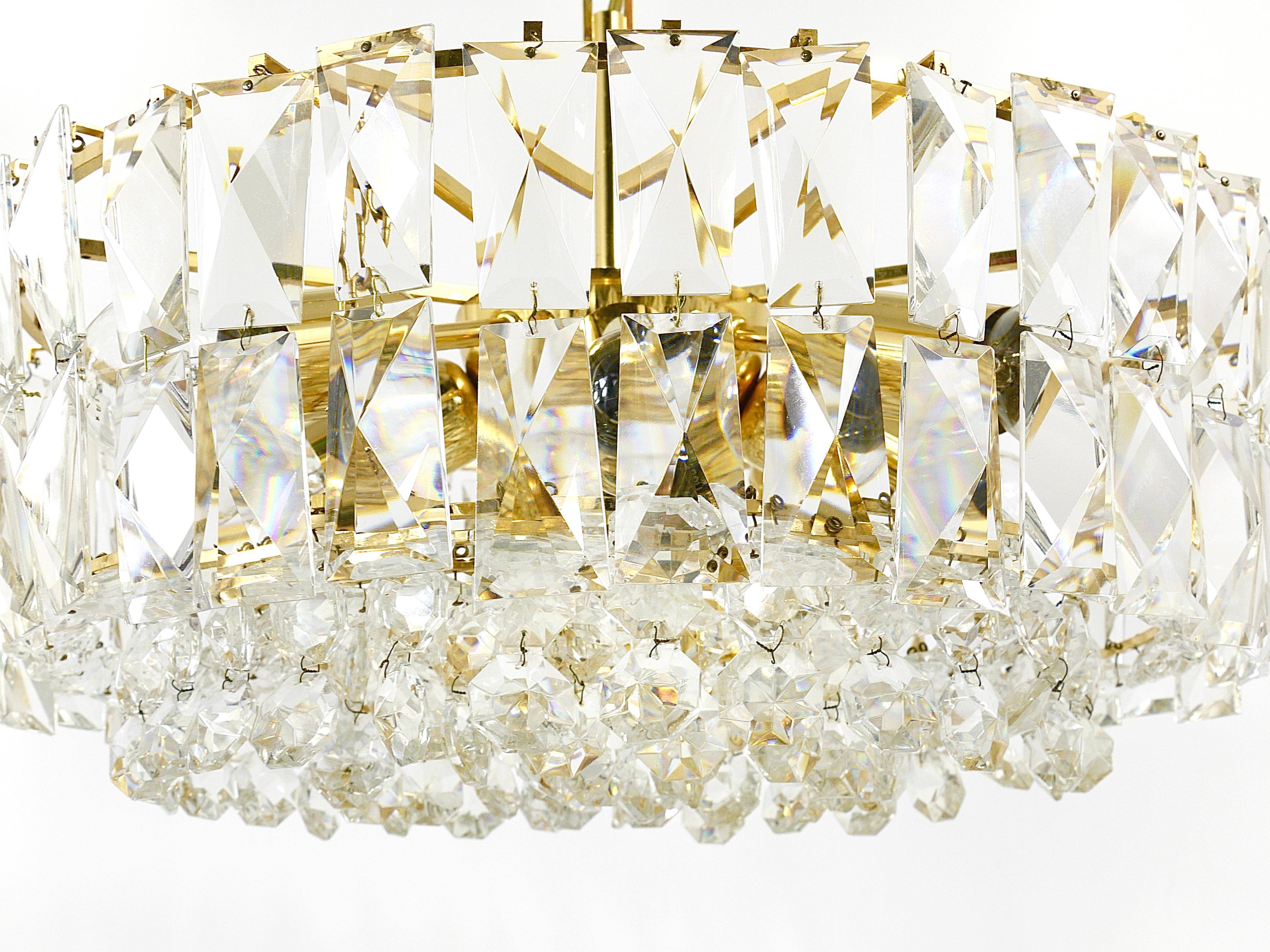 Bakalowits Vienna Grand Chandelier in Gilded Brass and Crystal Glass, Austria, 1970s