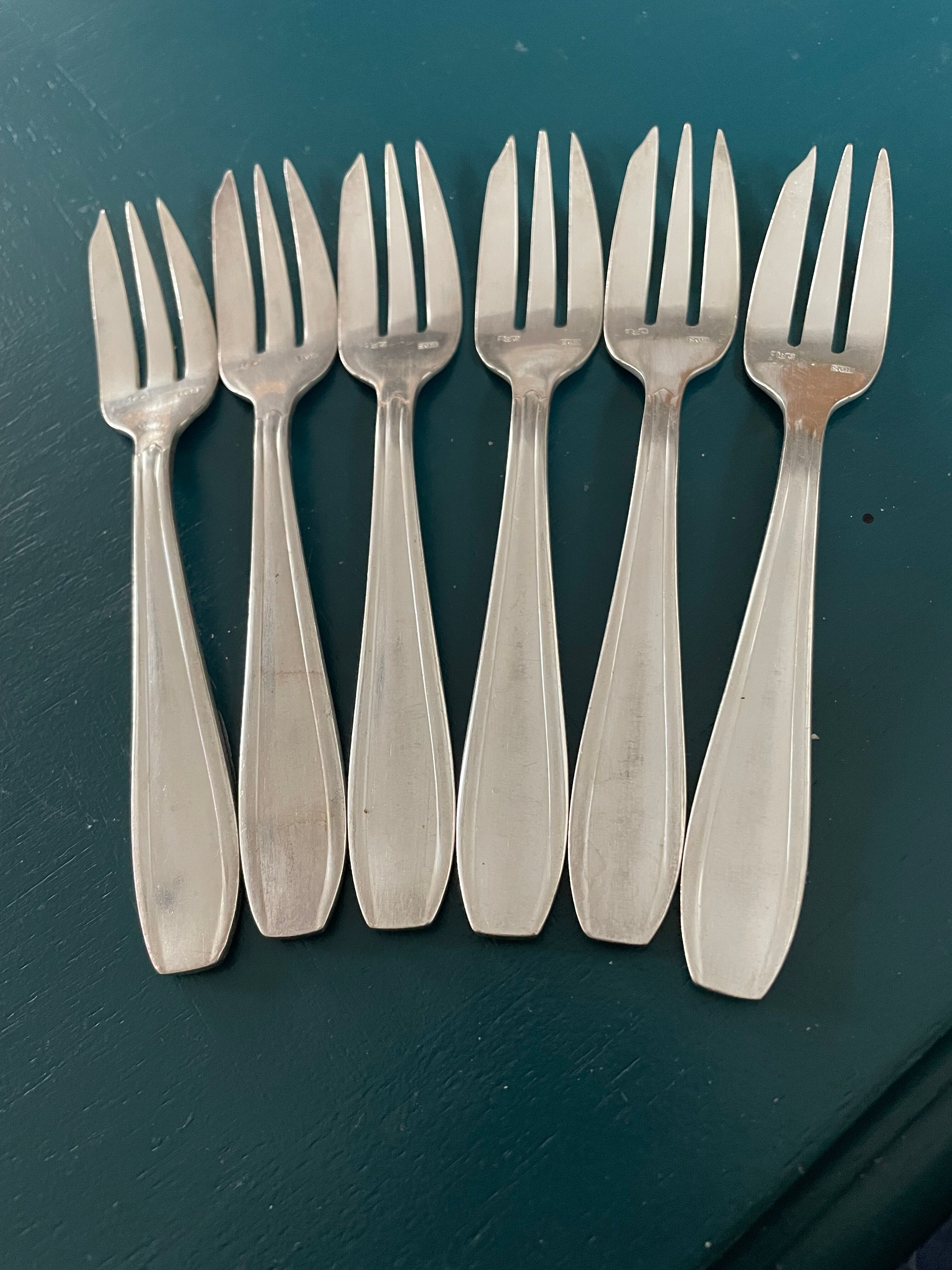 6 dessert forks