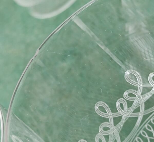 Ensemble 15 anciens verres en cristal gravé