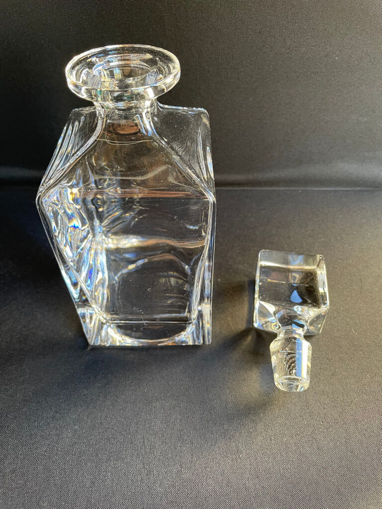 Whisky decanter in blown and cut crystal