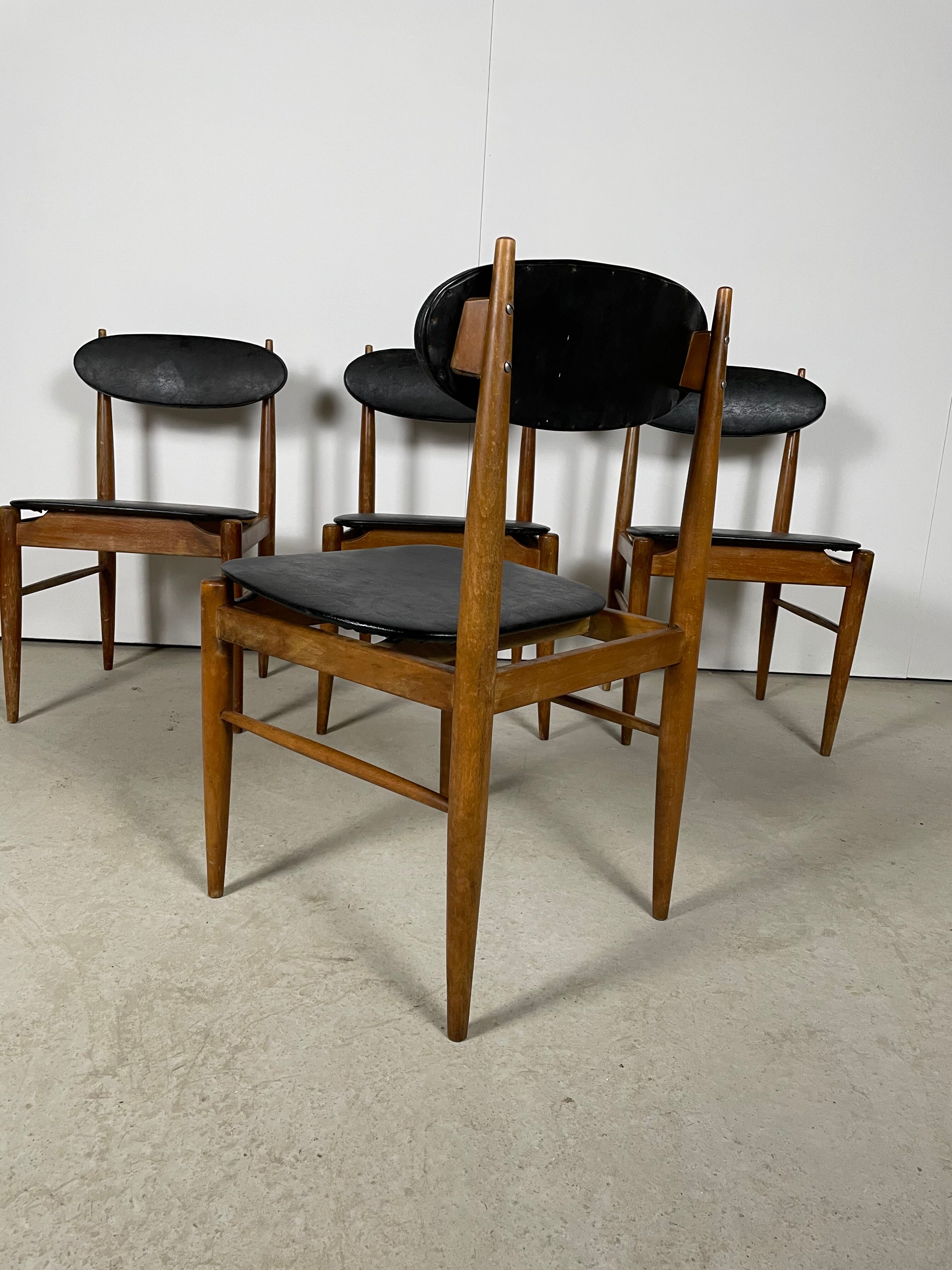 Set of 4 Scandinavian chairs