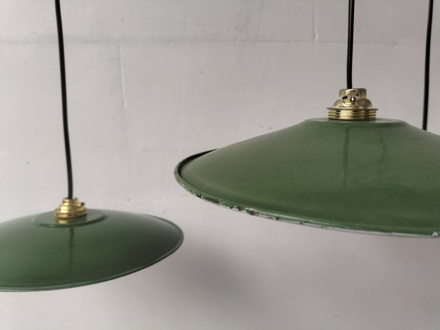 Enamelled sheet metal suspensions