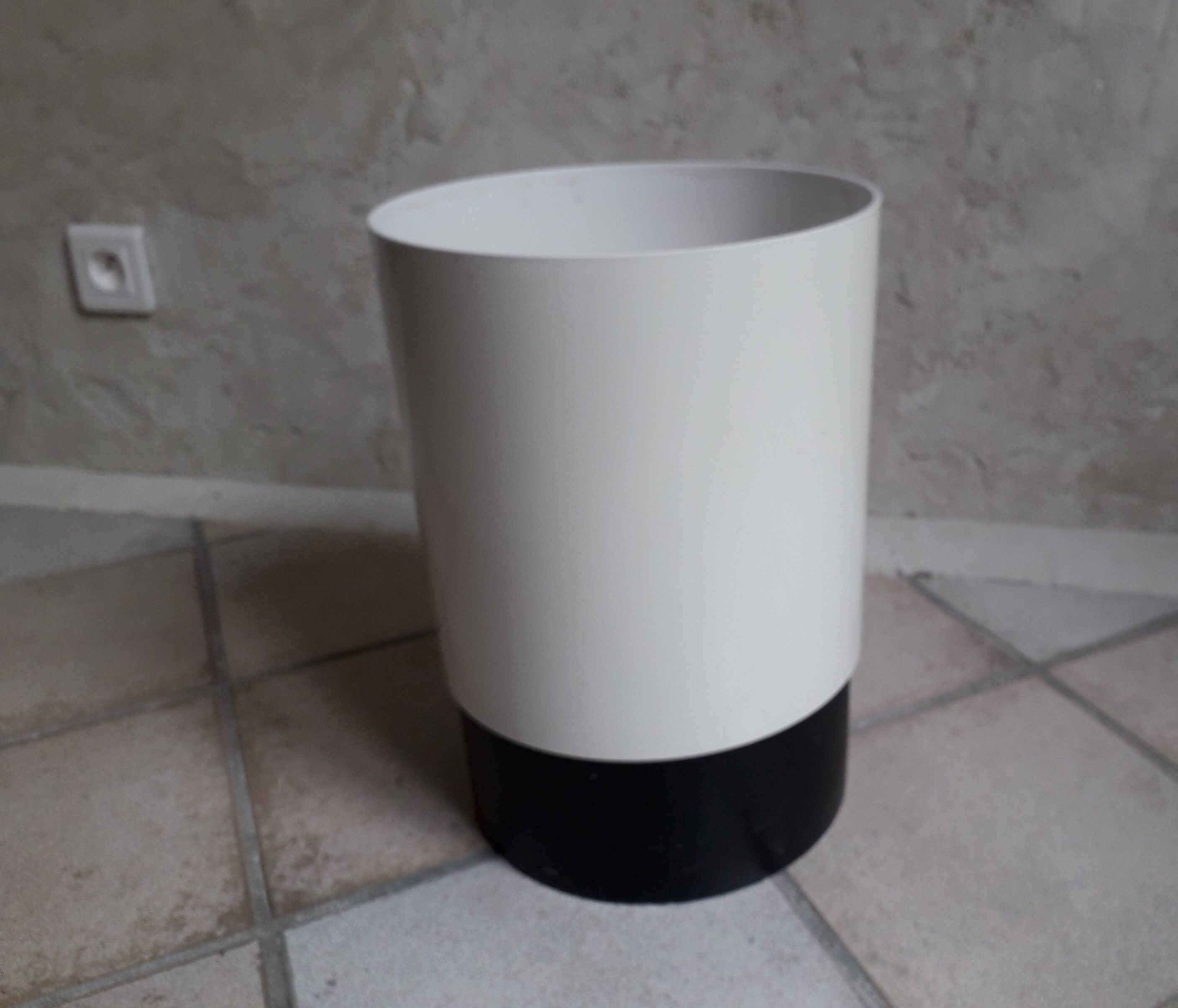 Manade wastepaper basket