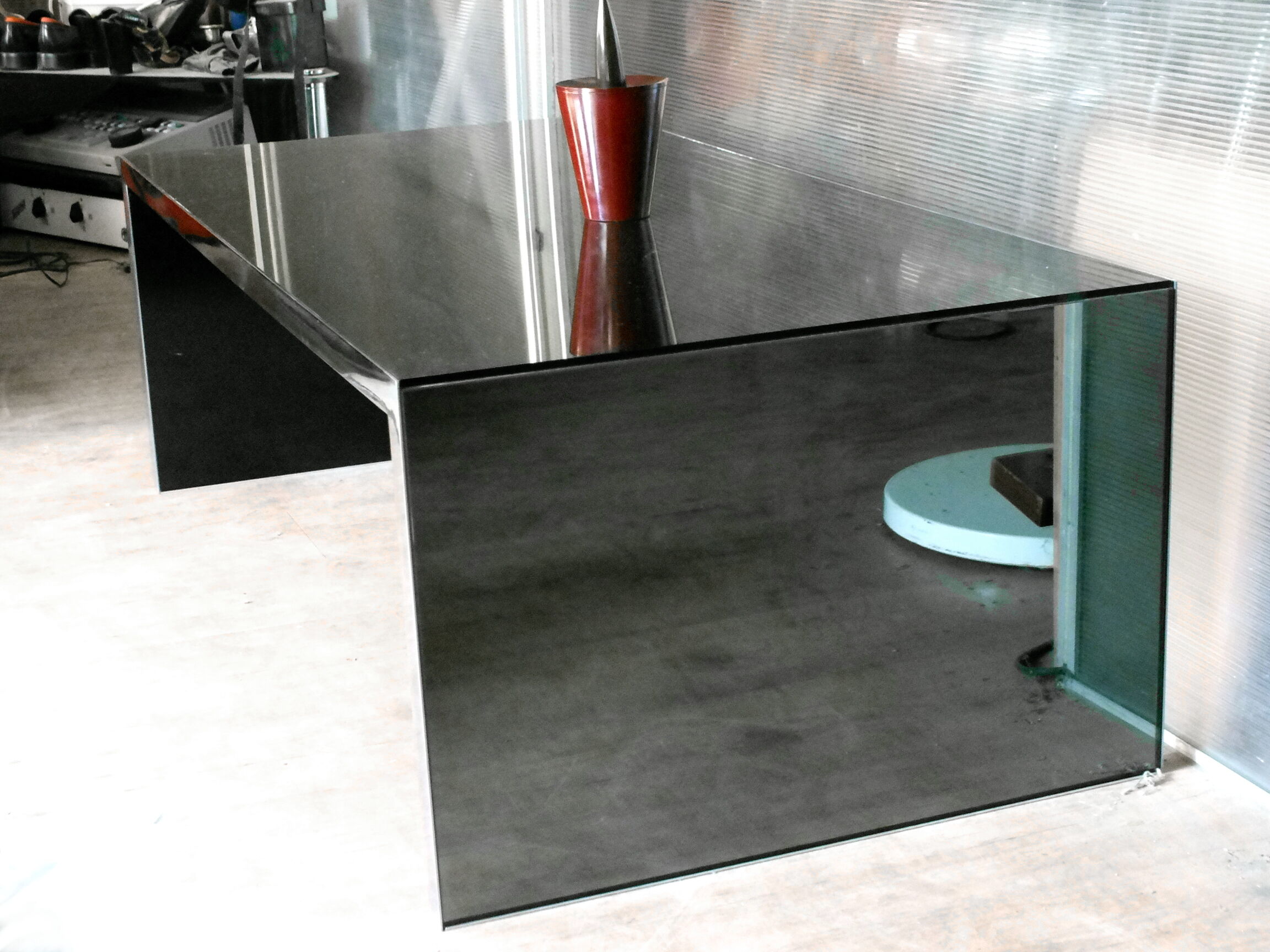 Nanda Vigo design in years '70 low mirror table "four corners" by Driade Italy
