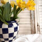 Vase, cache-pot à décor de damier