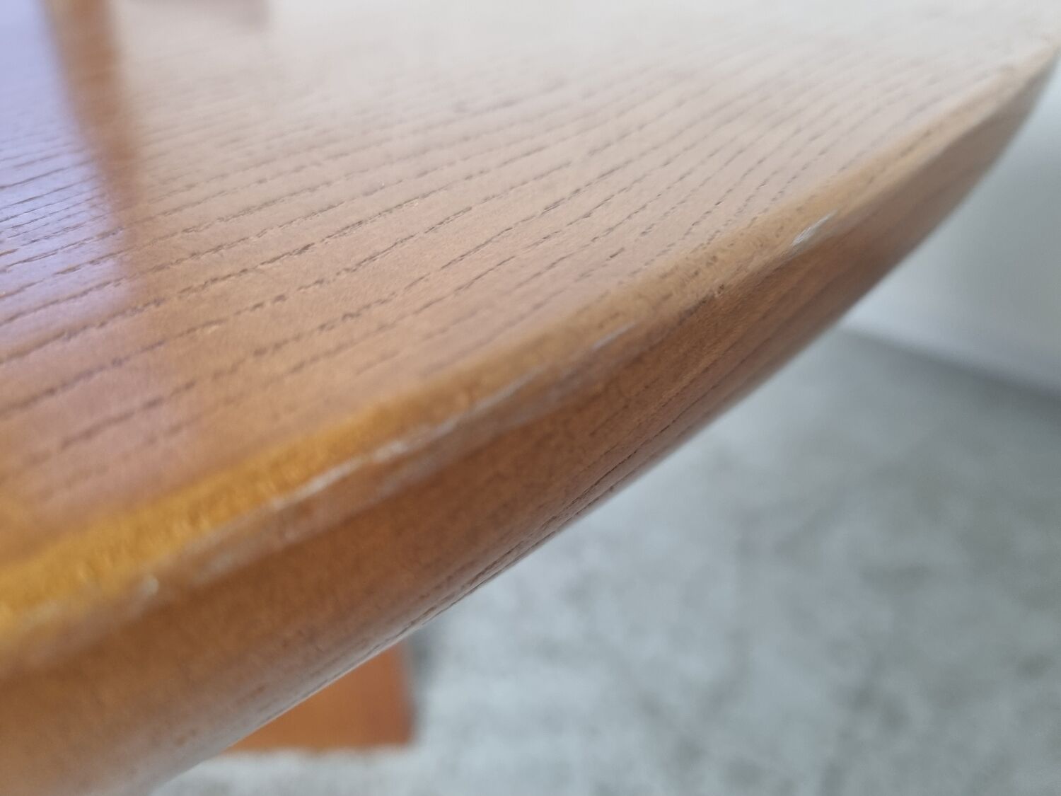 Table à manger en orme de Luigi Gorgoni années 80