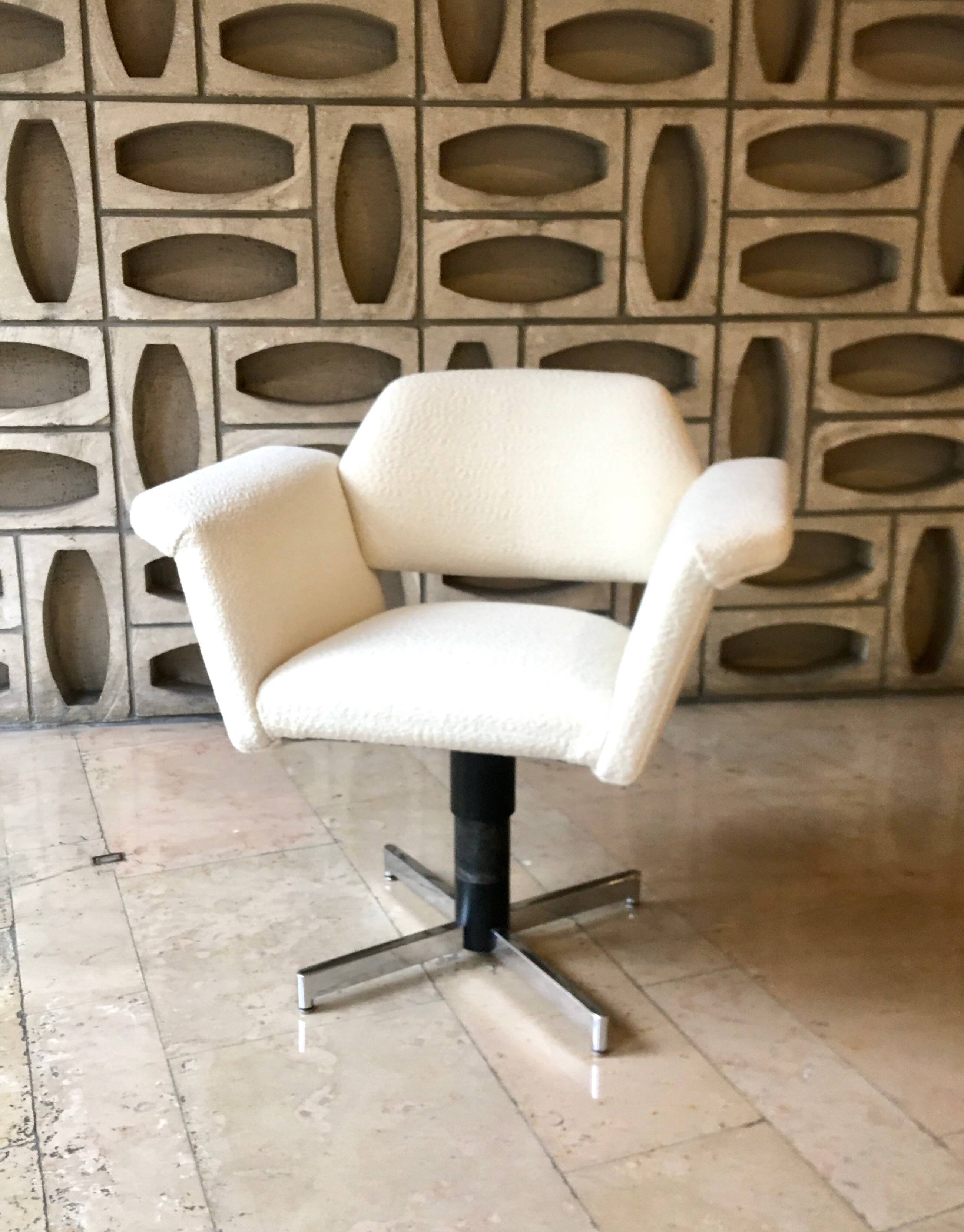Prism armchair by Joseph-André Motte, Lelièvre fabric.