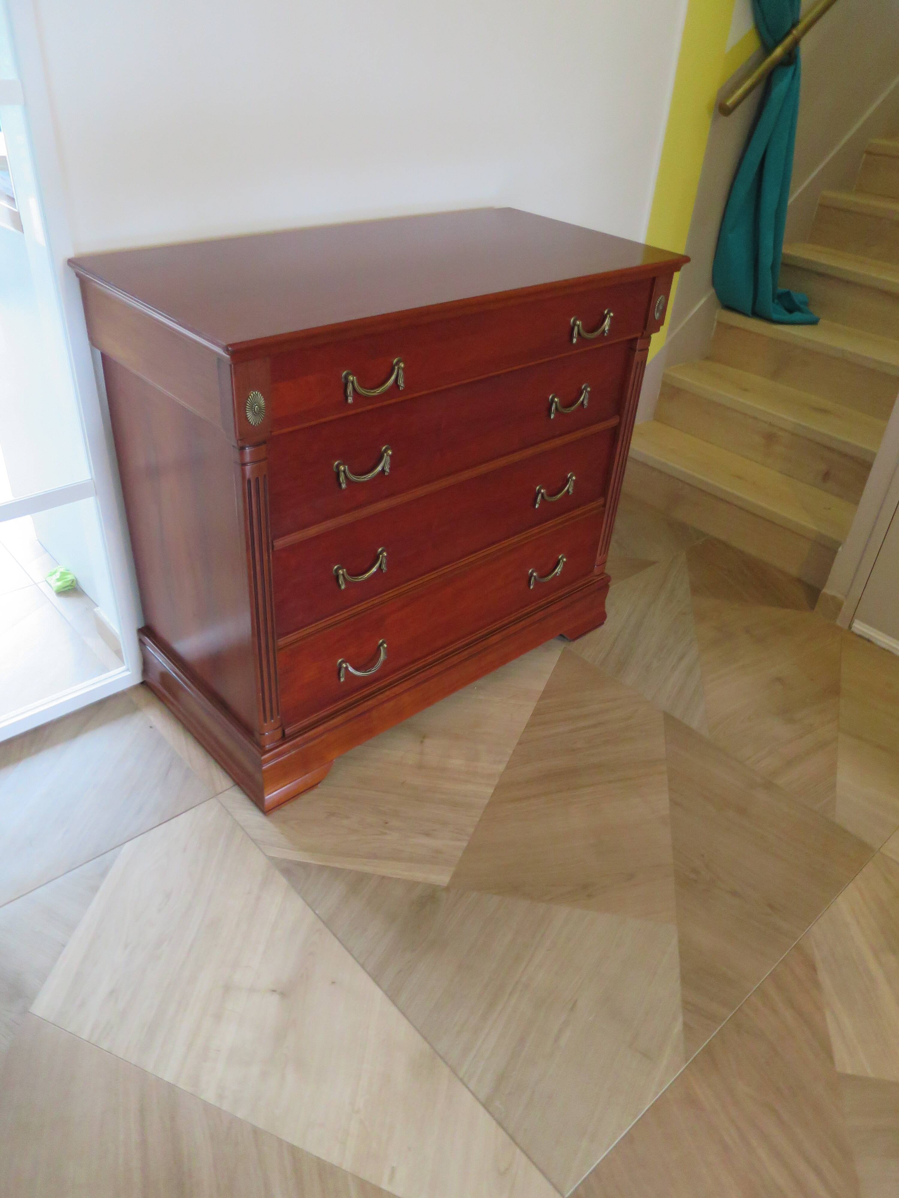 Commode 4 tiroirs – Teinte merisier – Imitation Style Empire – Années 80