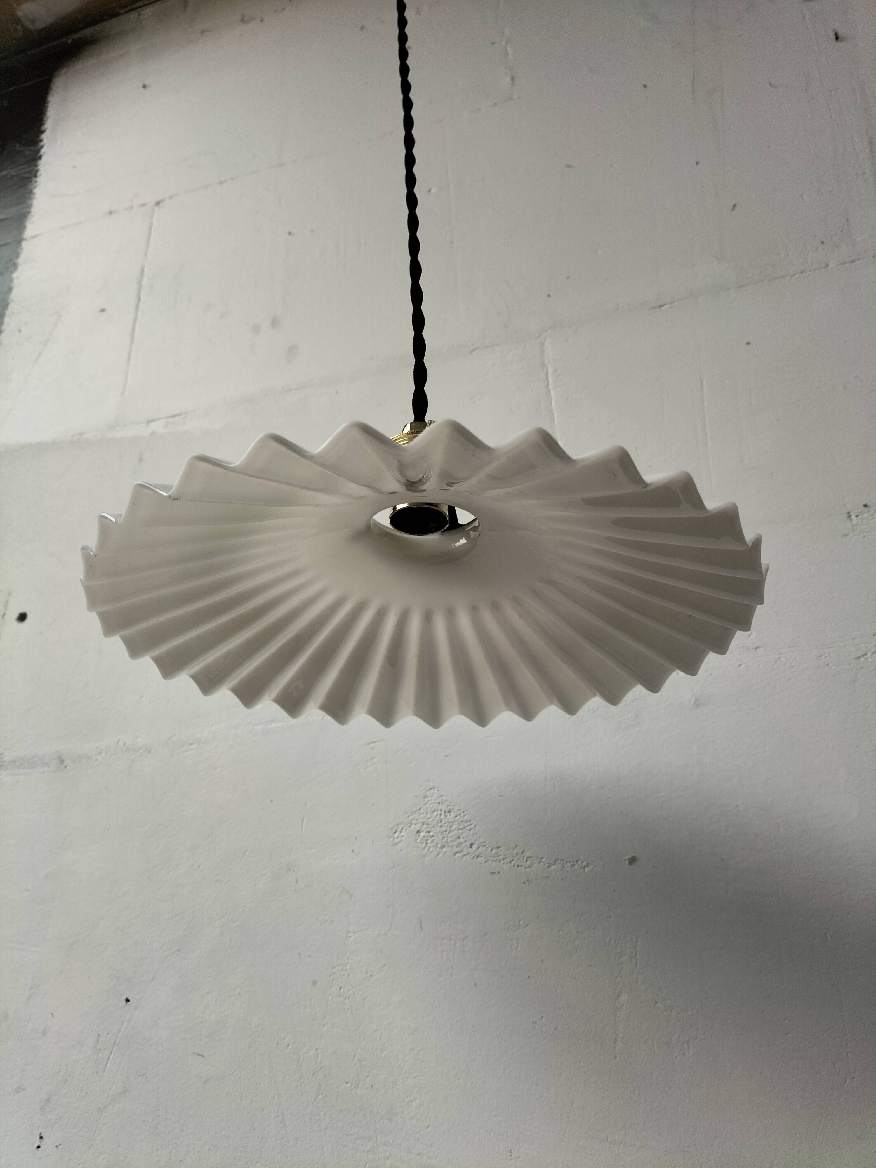 Opaline suspension with ceiling light