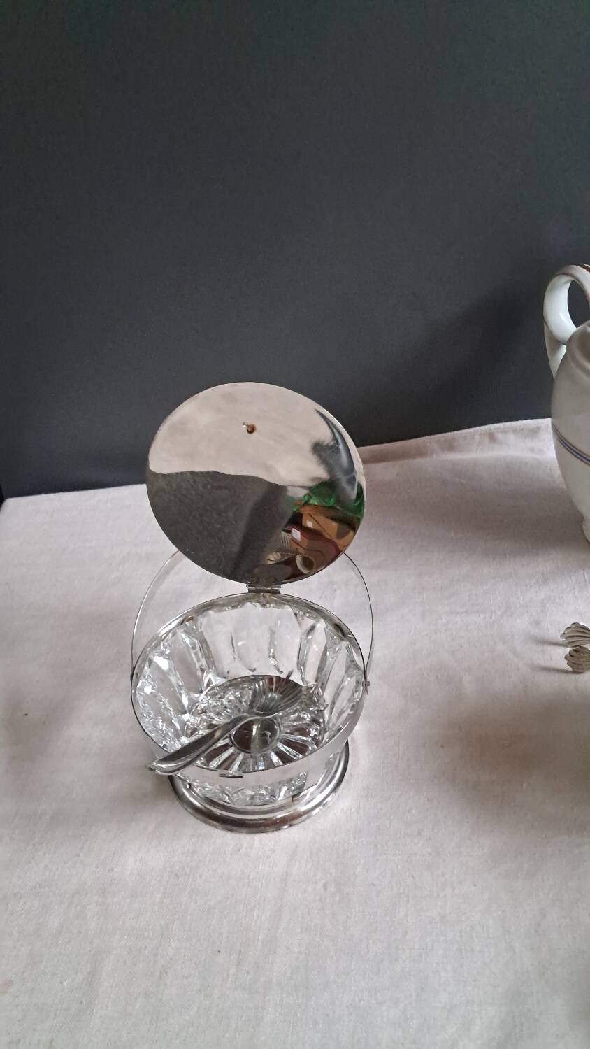 Teapot, sugar bowl, milk jug, jam jar.