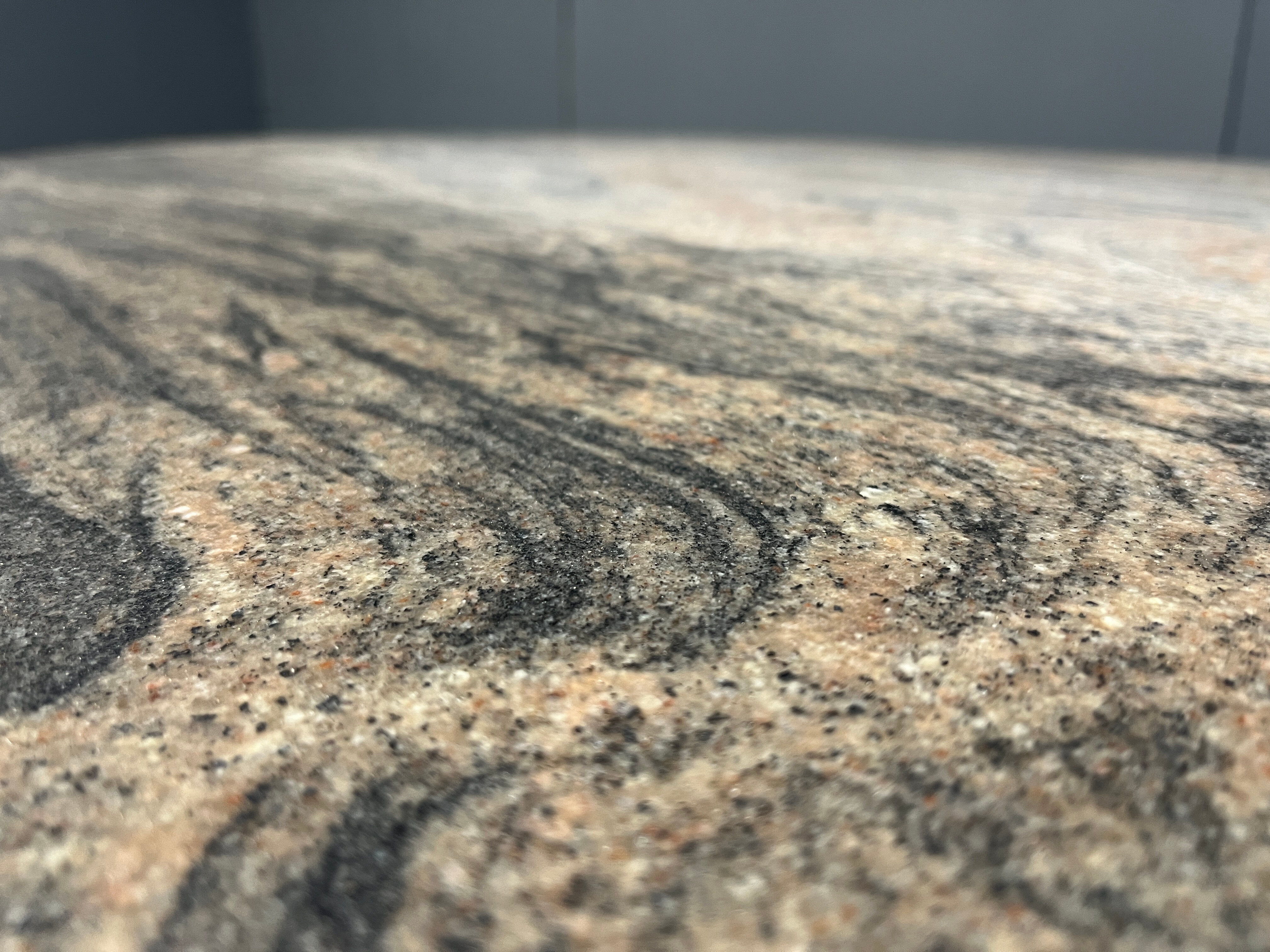 Table à manger en granit ovale vintage, années 1970