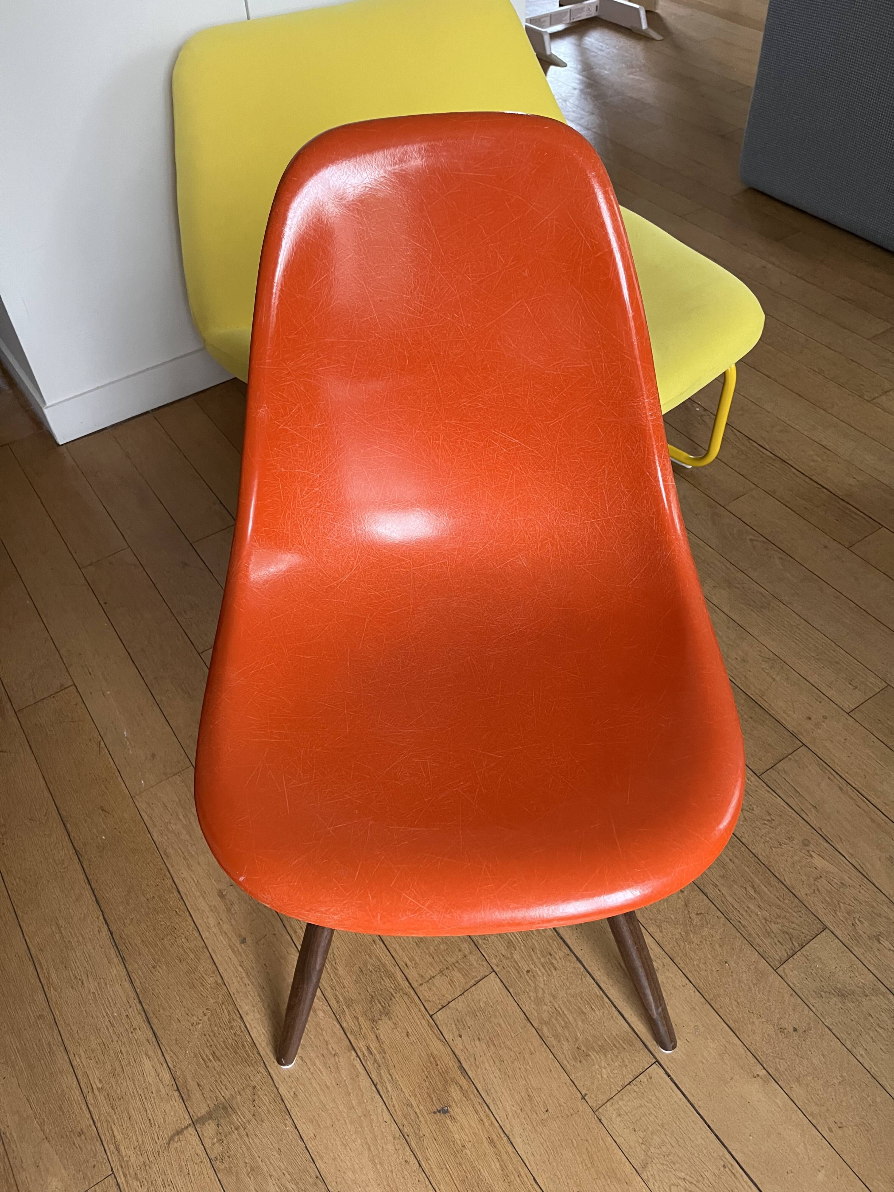 4 Chaises Charles & Ray Eames Herman Miller DSW orange