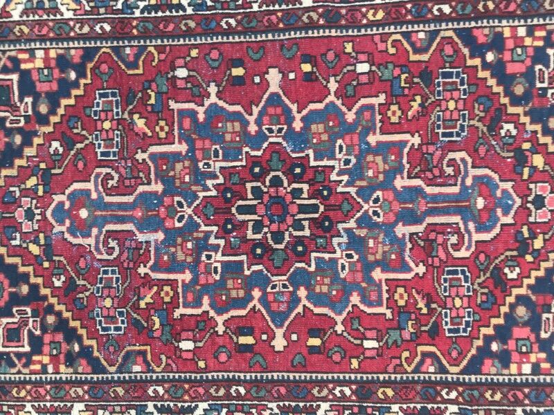 Carpet old Persian Bakhtiar 137 X 202 CM