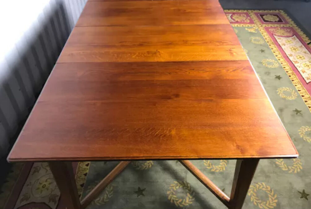 Louis XVI style trundle table