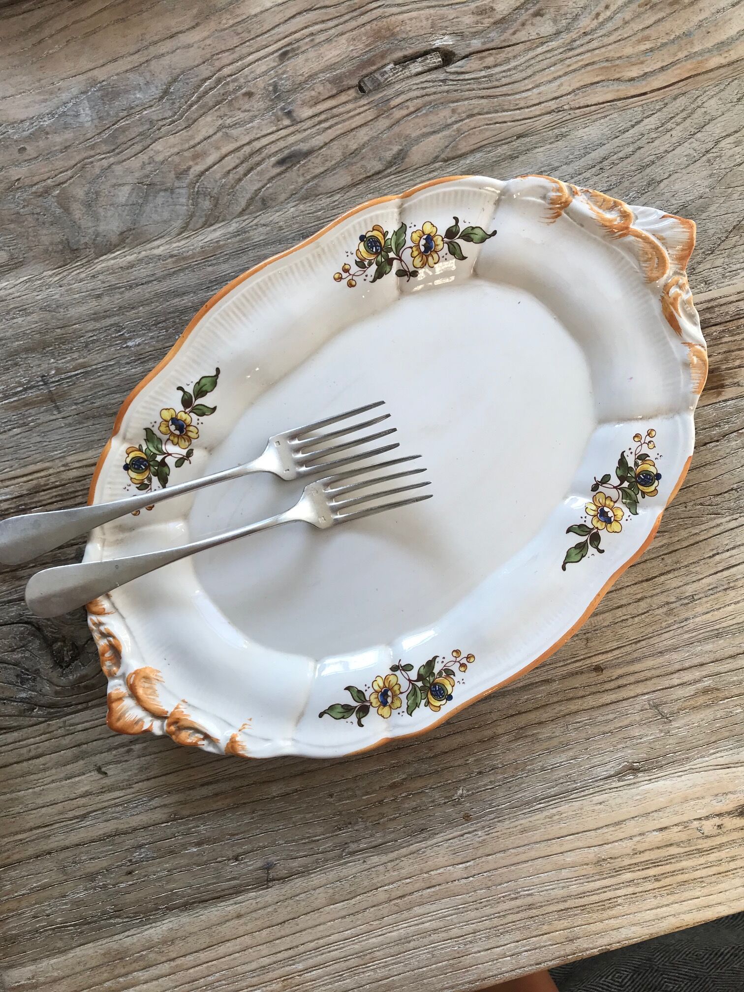 Flowery oval dish
