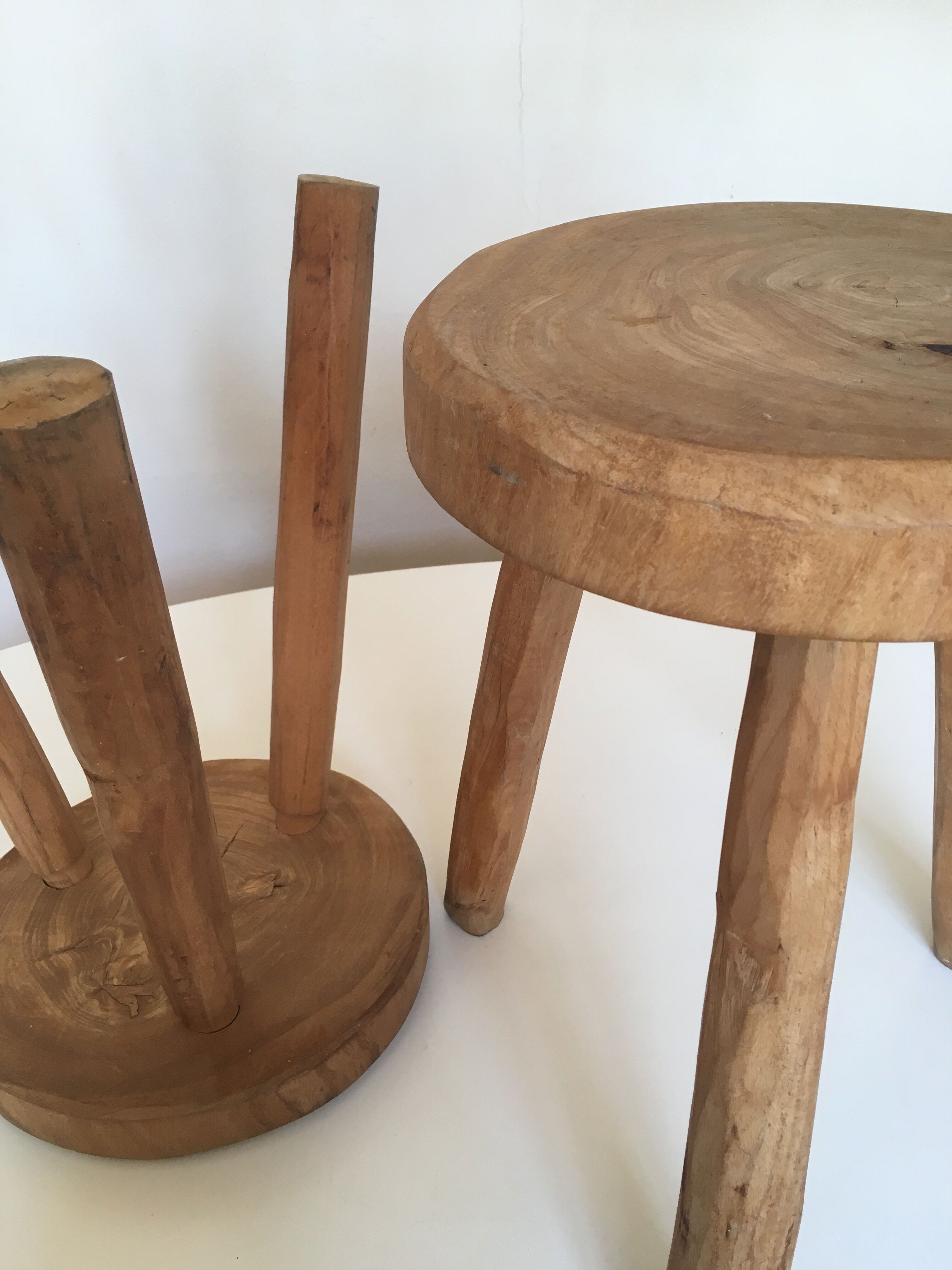 Pair of tripod stools of farm in raw Elm