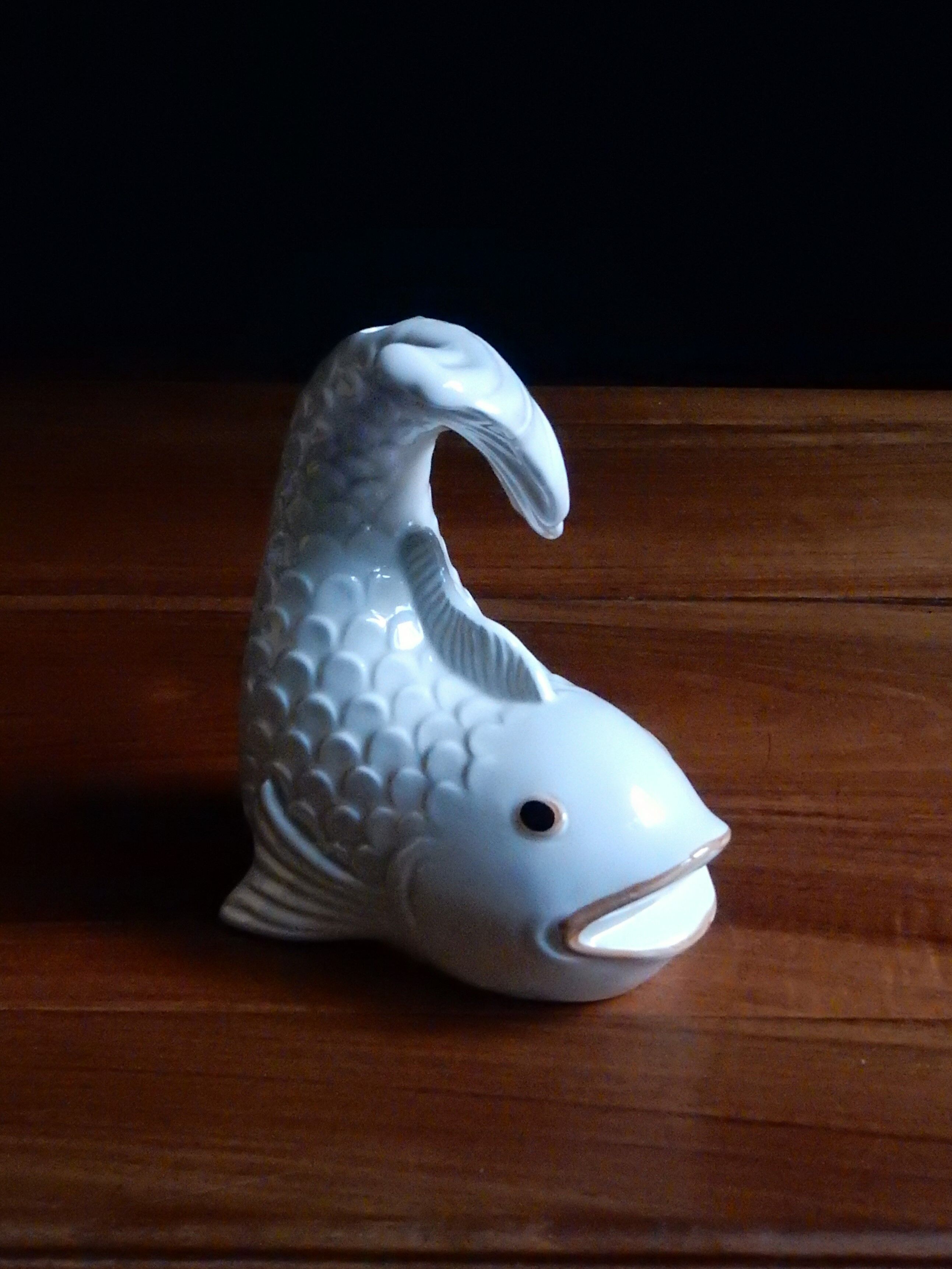 Poisson distributeur de ficelle en céramique blanche