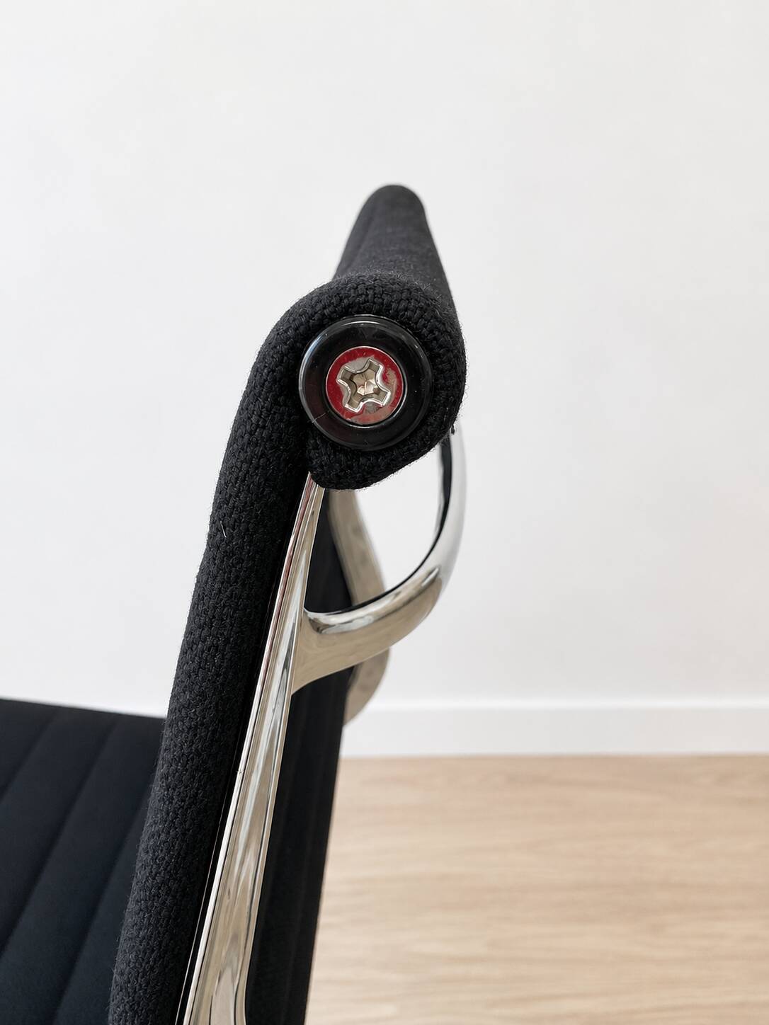 Chaise pivotante Vitra EA 108 – Charles & Ray Eames – Hopsak noir