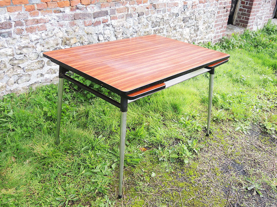 Old Formica table wood finish and 3 chairs
