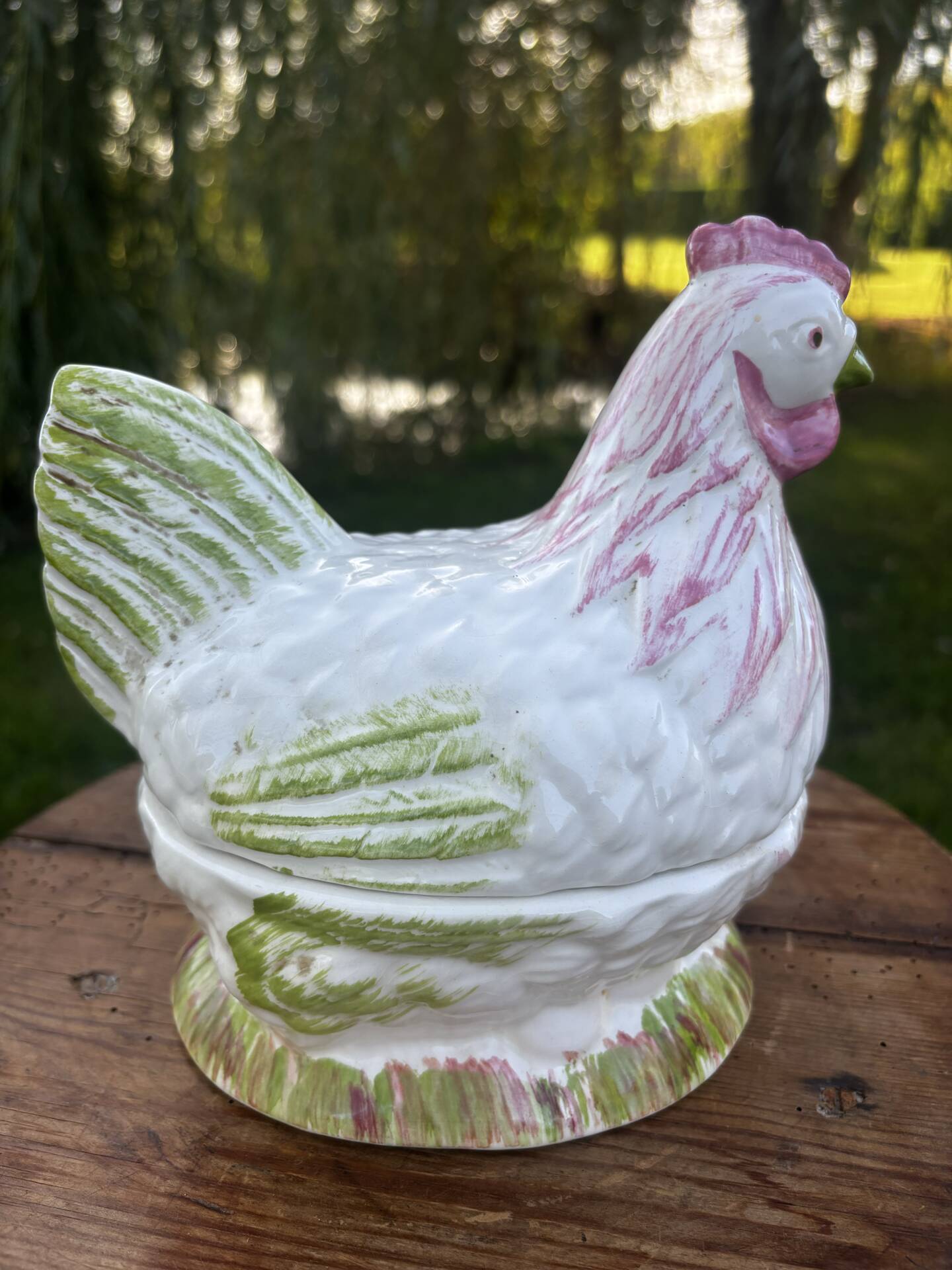 Superbe terrine en barbotine zoomorphe poule Caugant