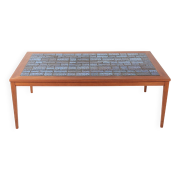 Danish coffee table in teak and blue ceramic.