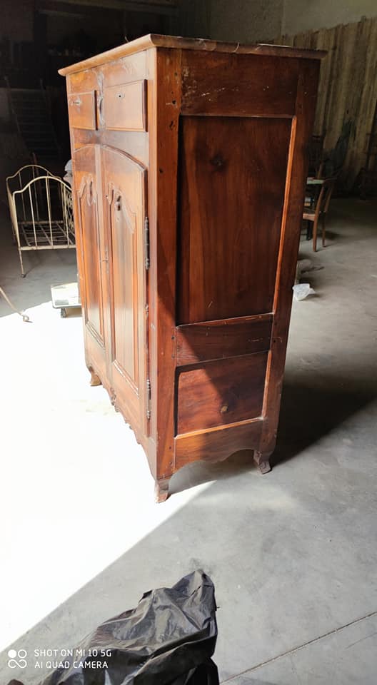 Solid walnut sideboard from the late 18th century, Transition period
