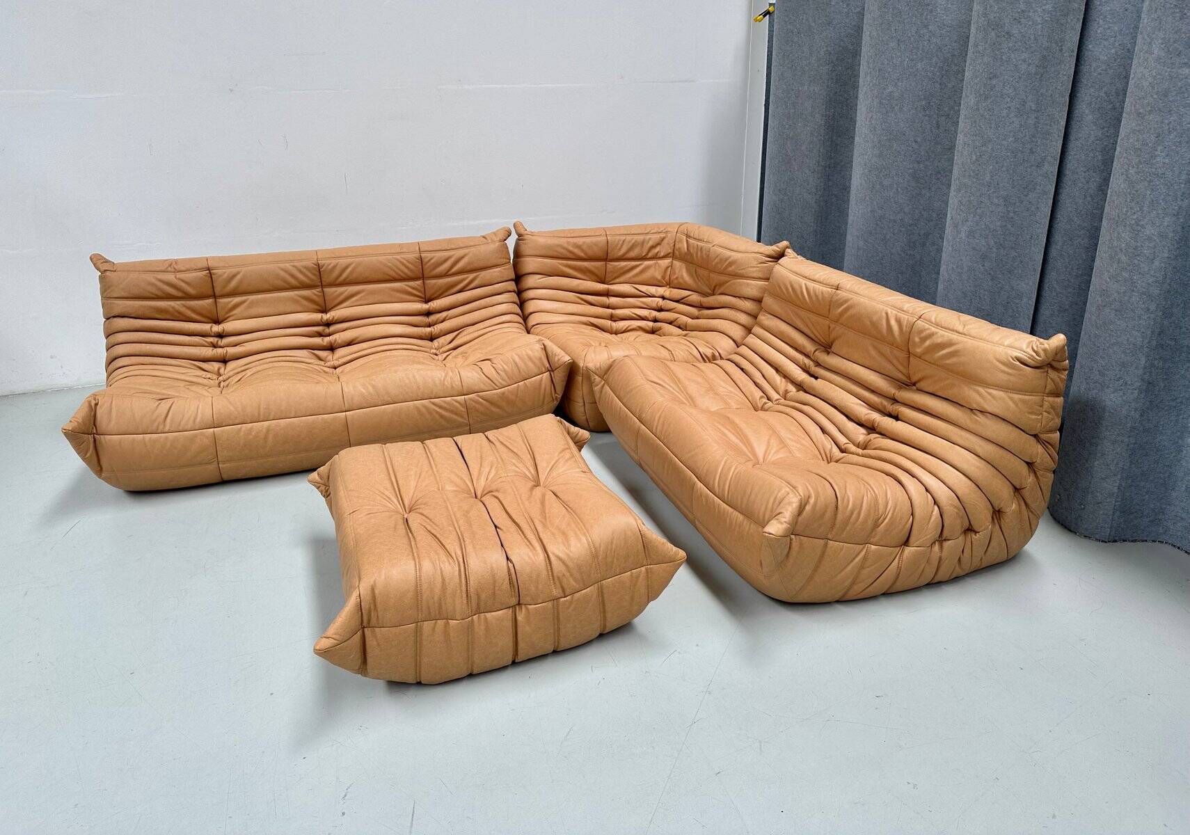 Ensemble de salon Togo en cuir marron camel français, attribué à Michel Ducaroy pour Ligne Roset, ensemble de 4 pièces