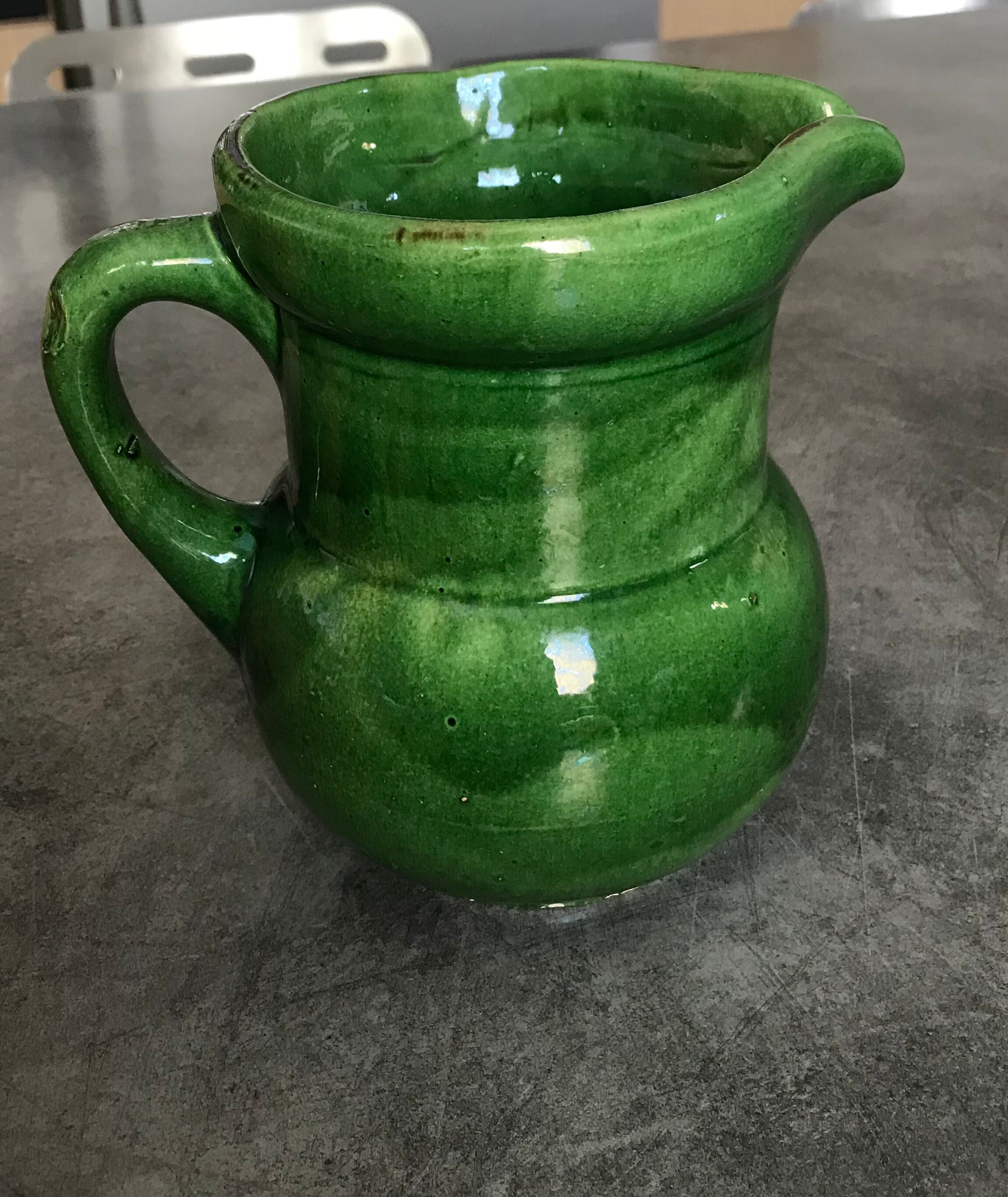 Pichet in vintage in terre cuite varnished shades of green