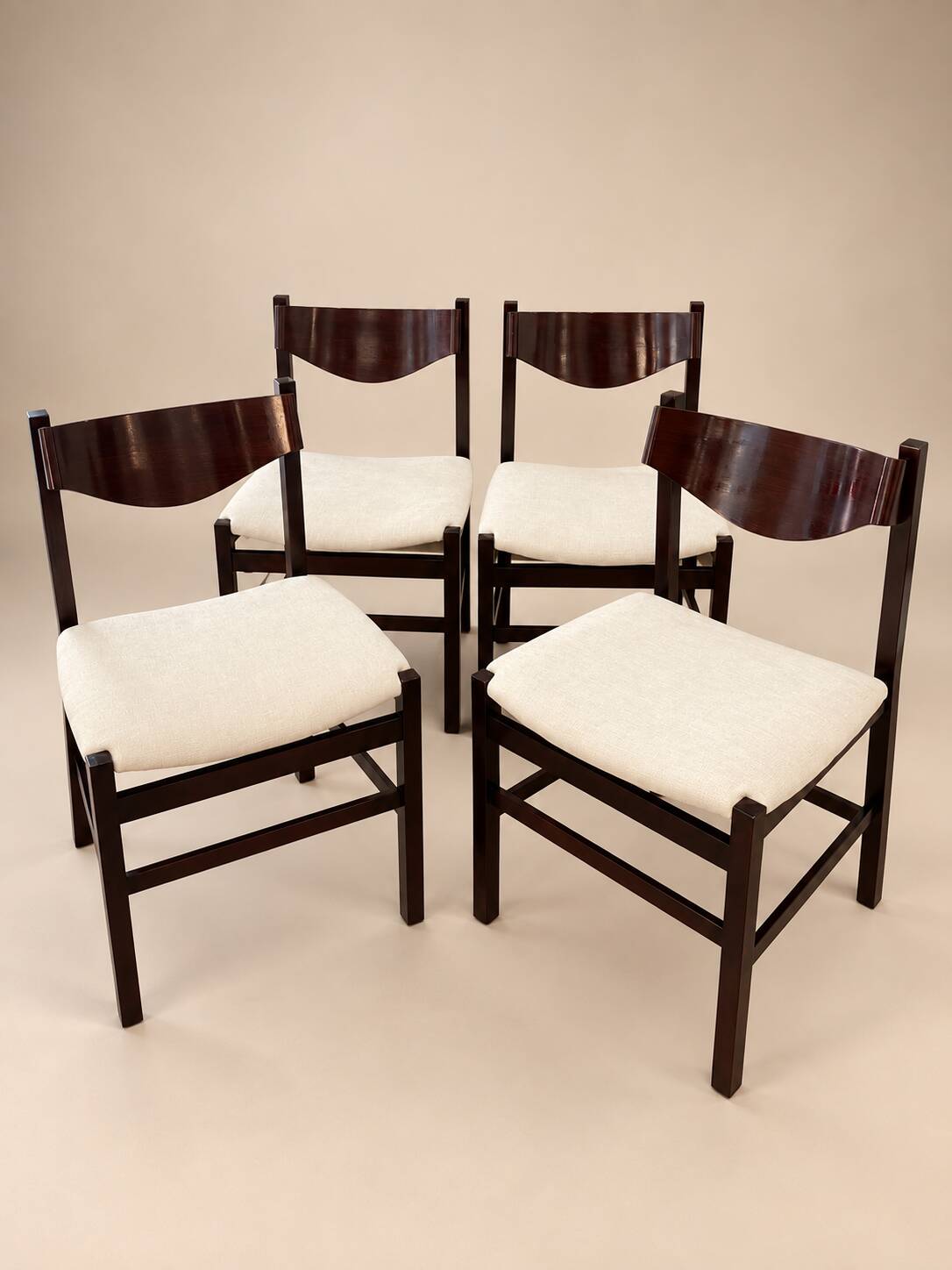 Chaises de gianfranco frattini en palissandre et velours - italie