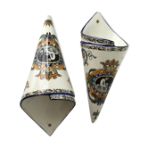 Paire de bouquetières en faïence de Gien 19ème décor Renaissance avec médaillon  noir et blancParfai