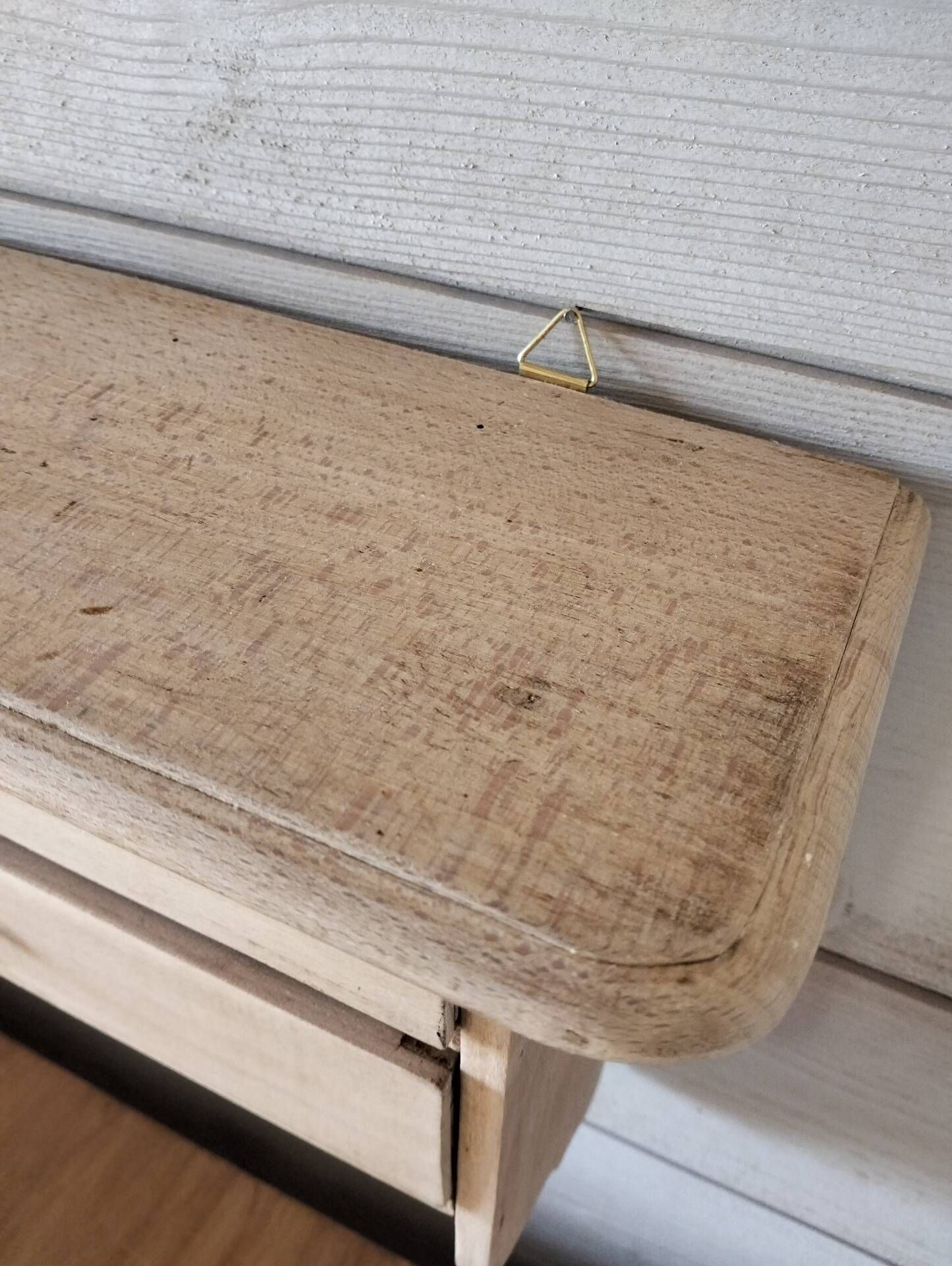 Wall shelf