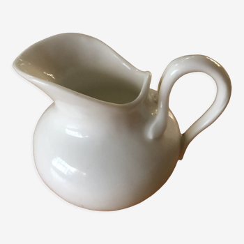 Creamer or milk jug
