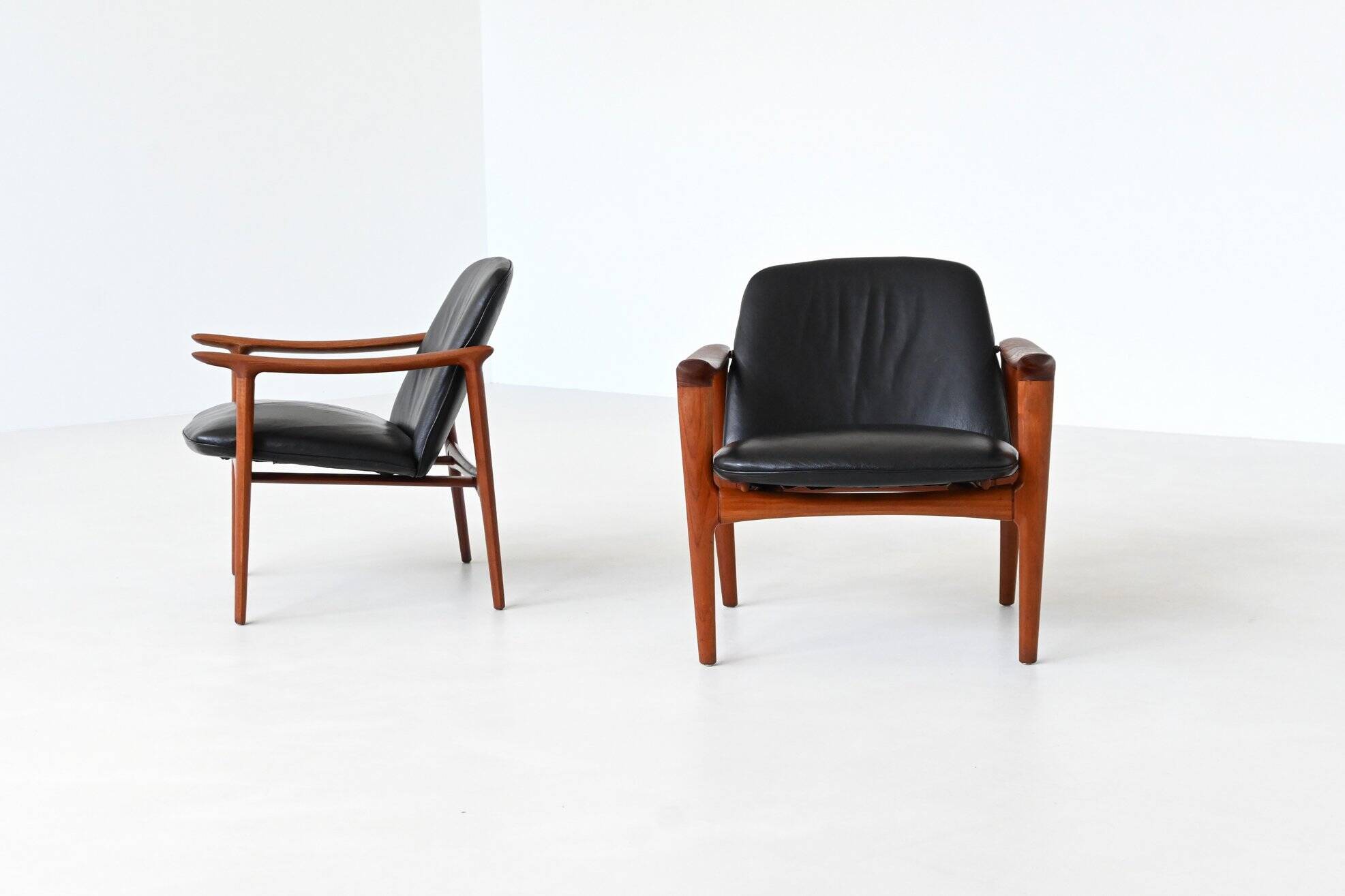Paire de fauteuils scandinaves en teck et cuir Westnofa Norvège 1960