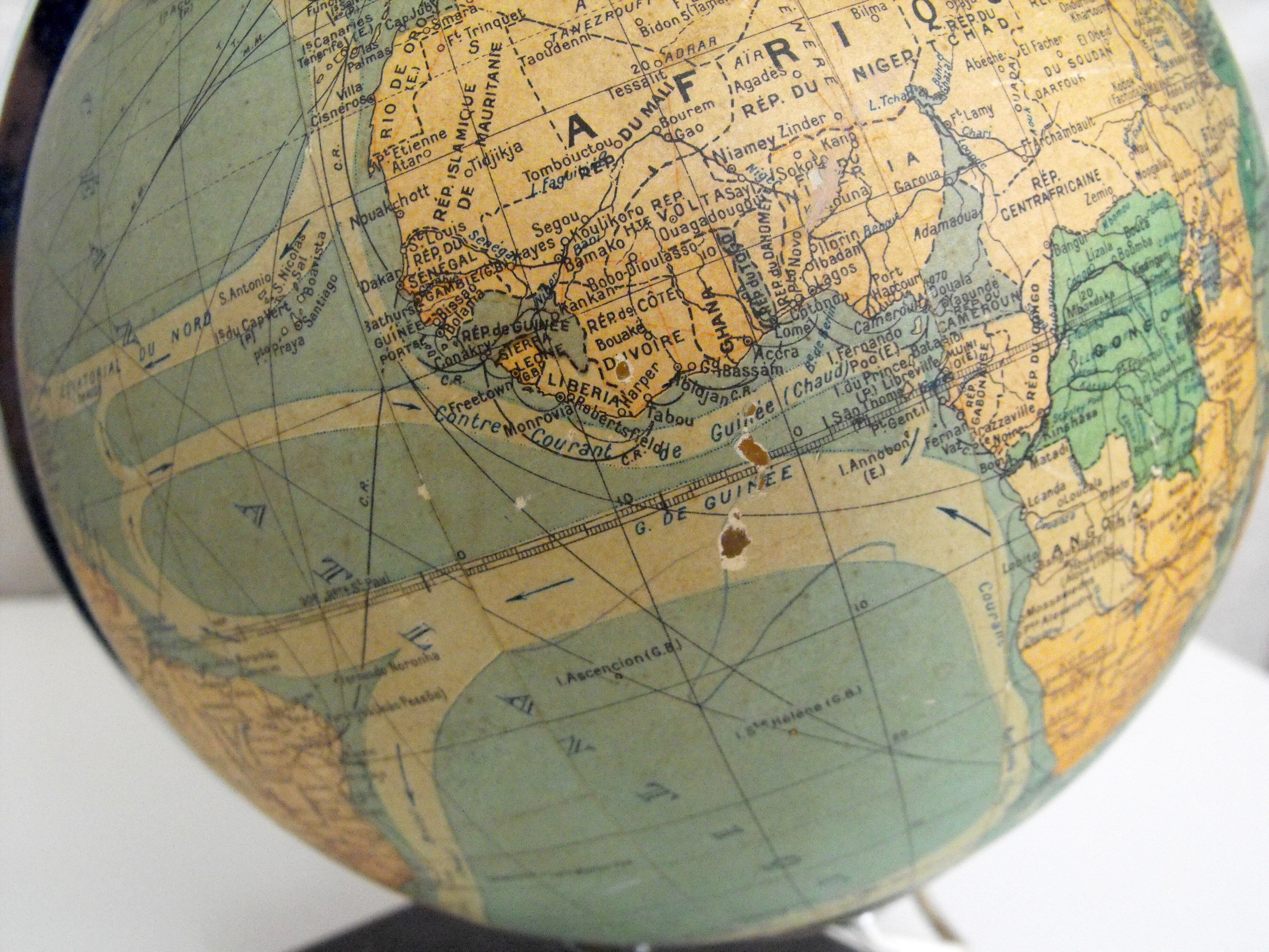 Globe Earth Perrina glass 50-60