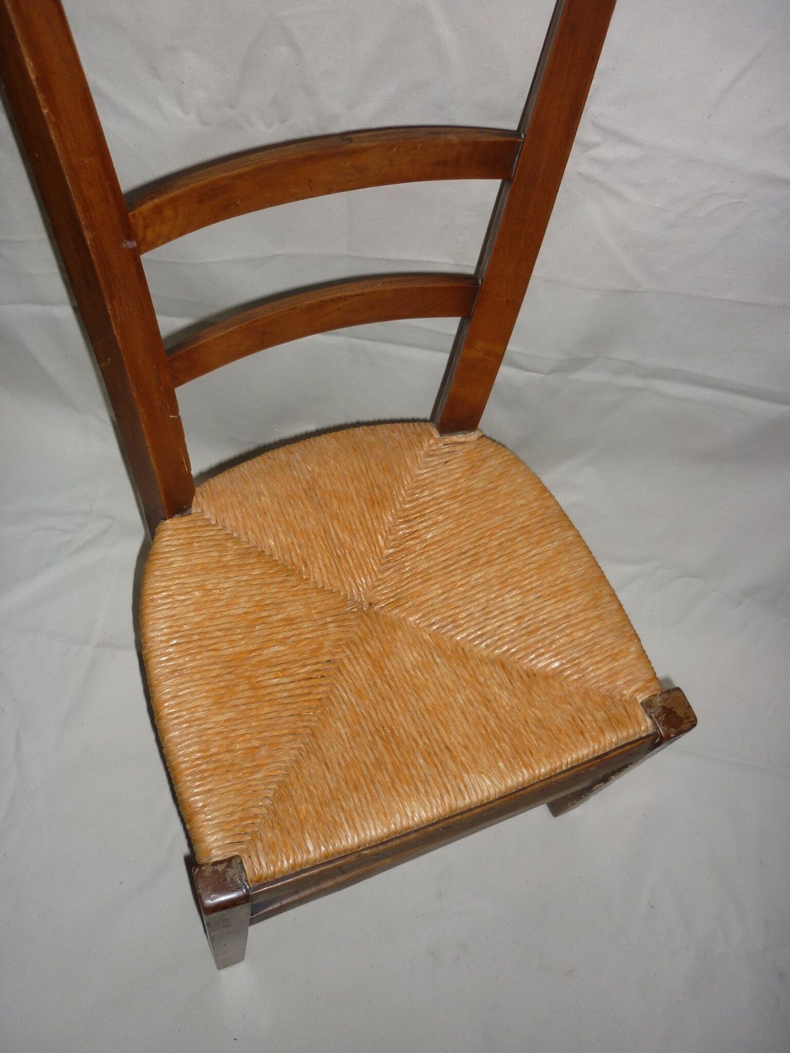 Mulched low chair with high back