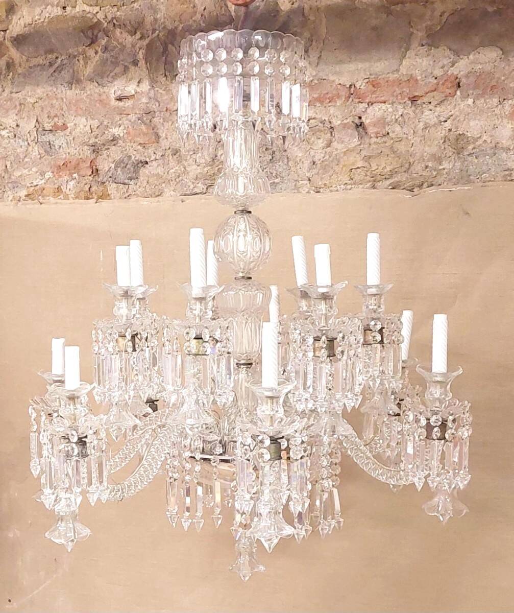 Grand lustre en cristal de France, années 1930/40 dans le style Baccarat Zenith.