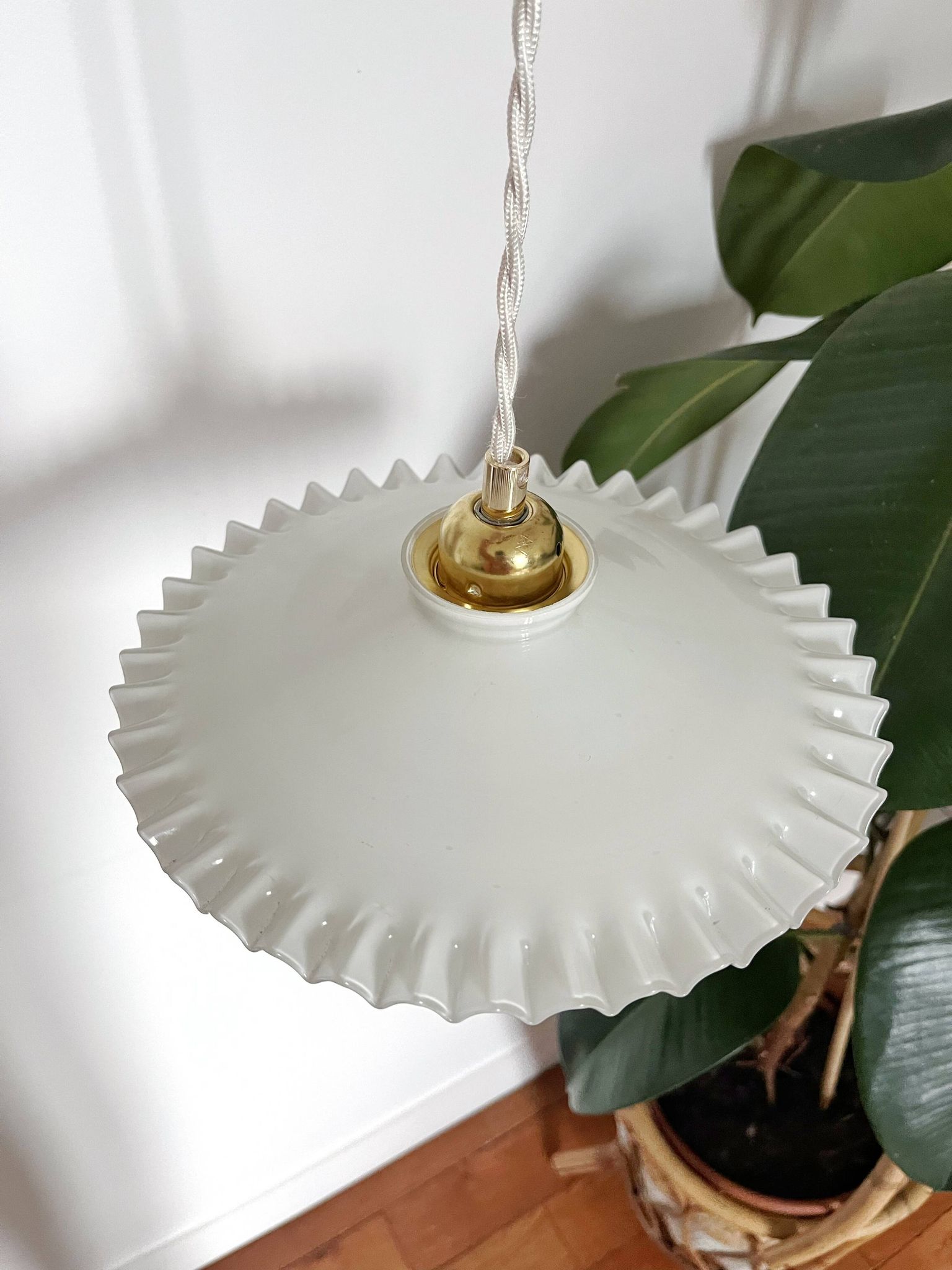 Vintage 1950s entirely white serrated opaline pendant light
