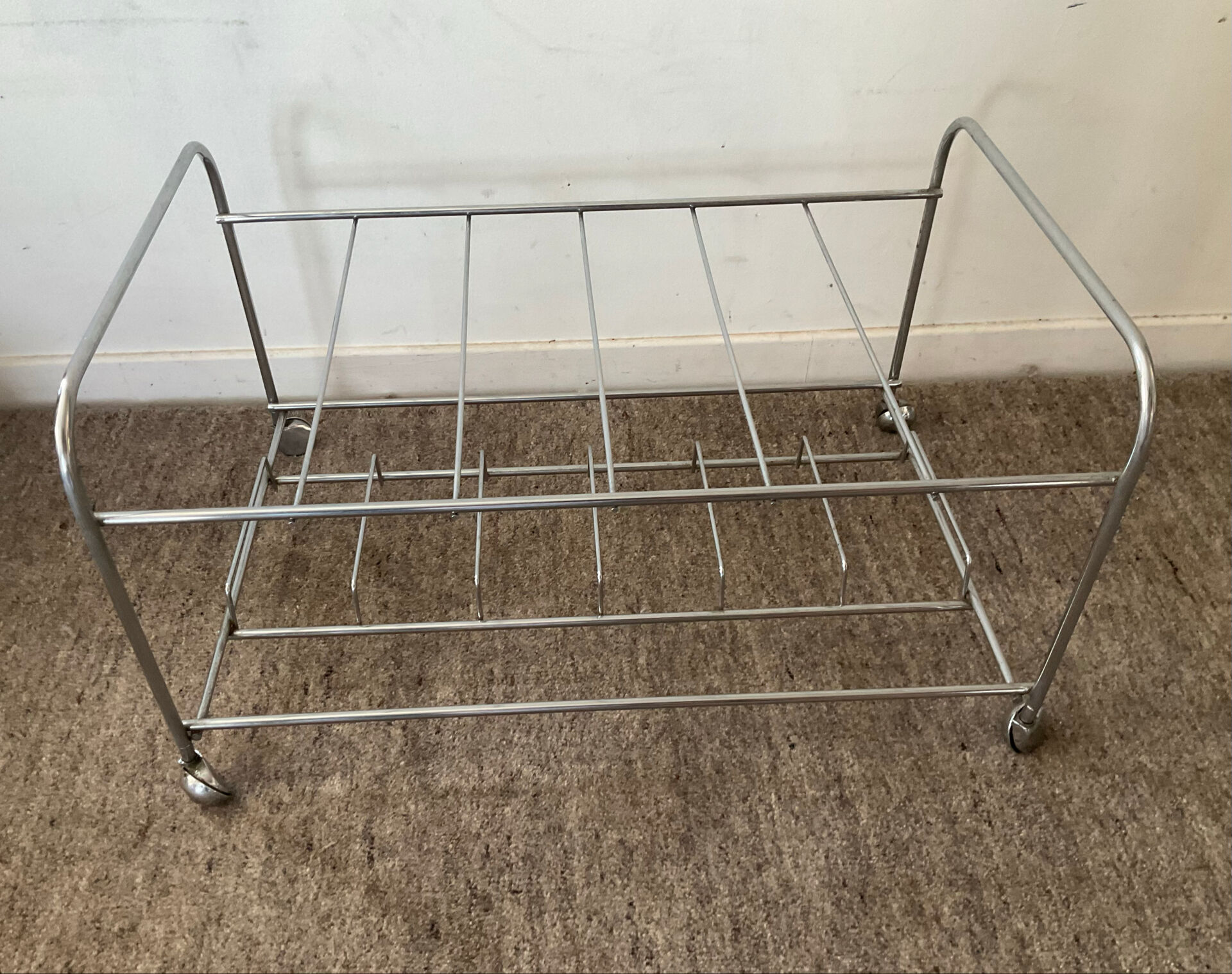 Range vinyles des années 60 en inox