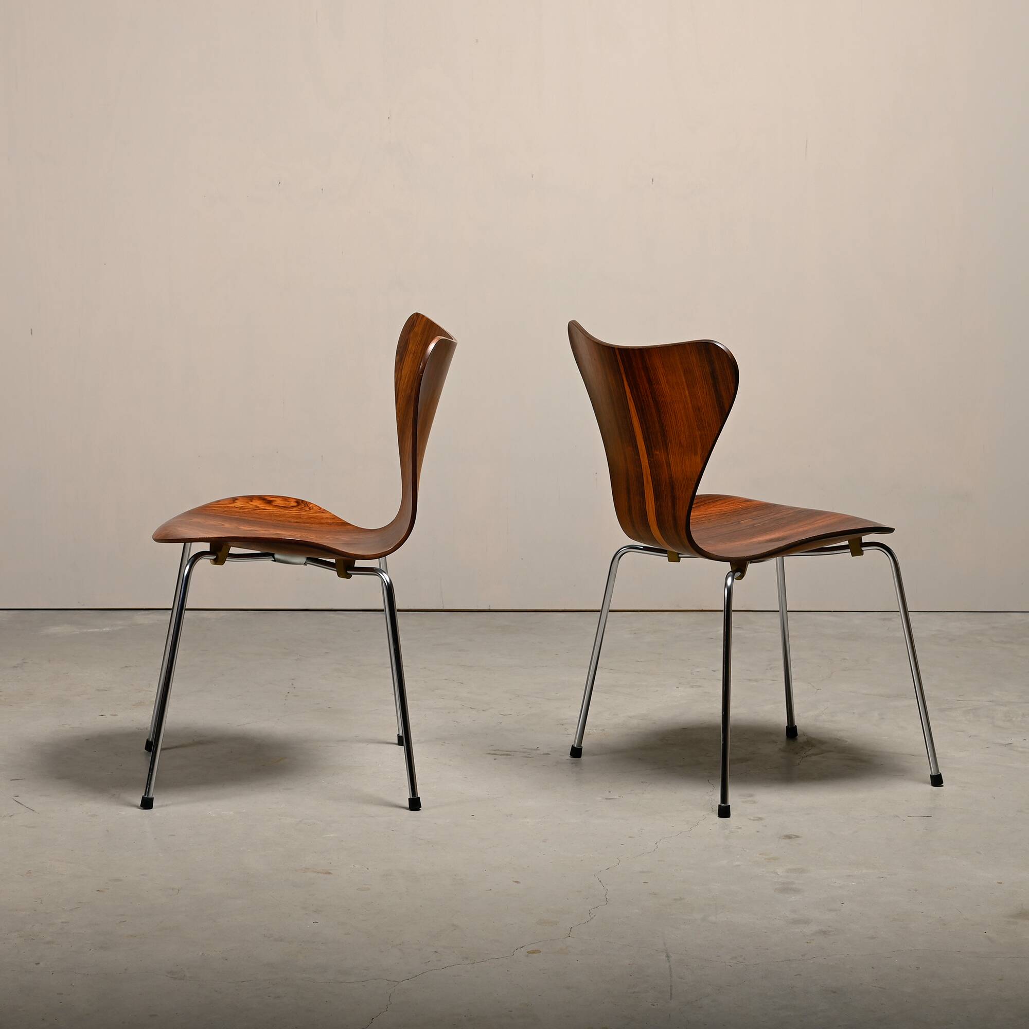 Arne Jacobsen Series 7 Chairs Rosewood Model 3107 for Fritz Hansen Denmark