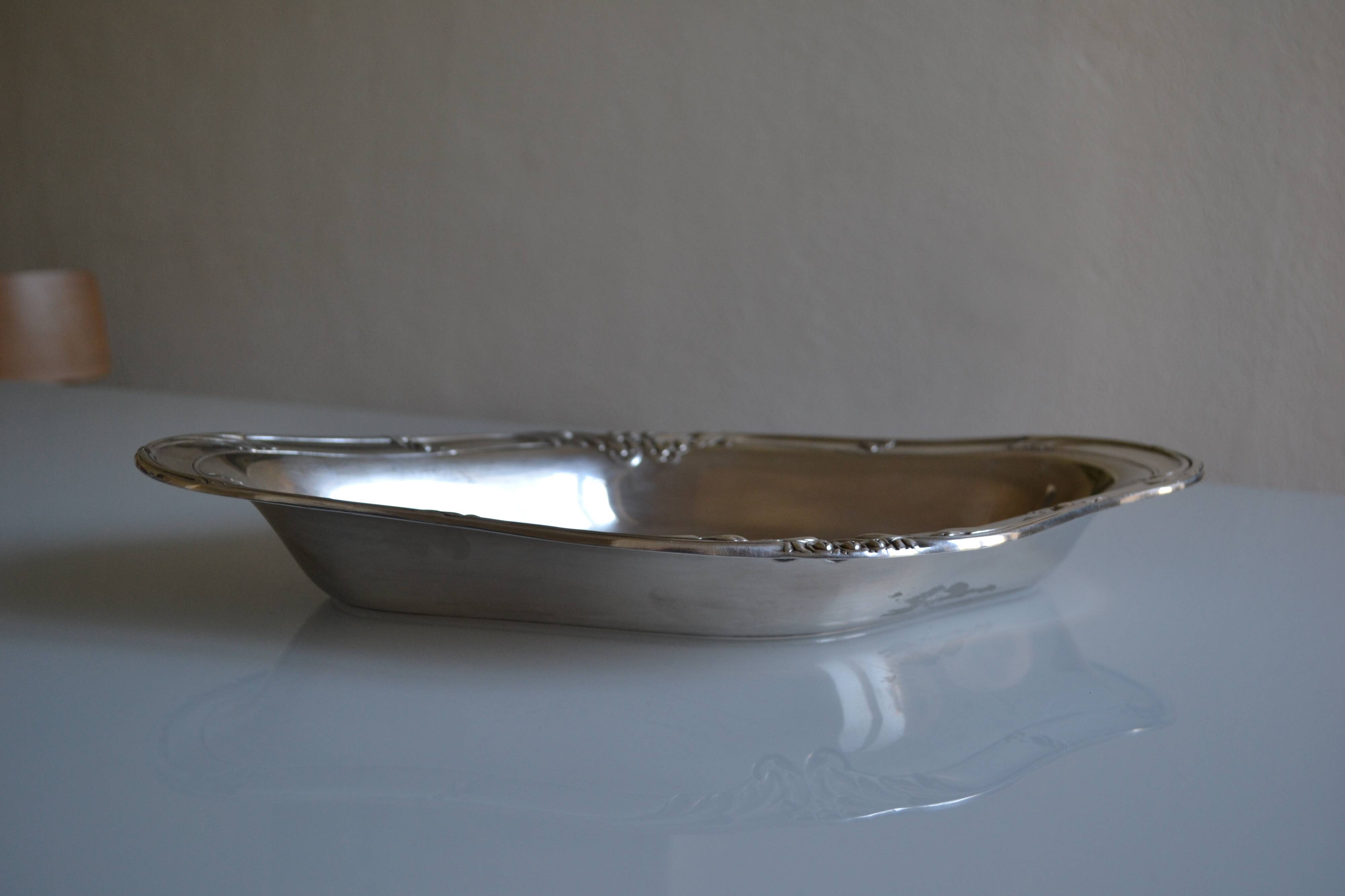 Flat basket cup in silver metal