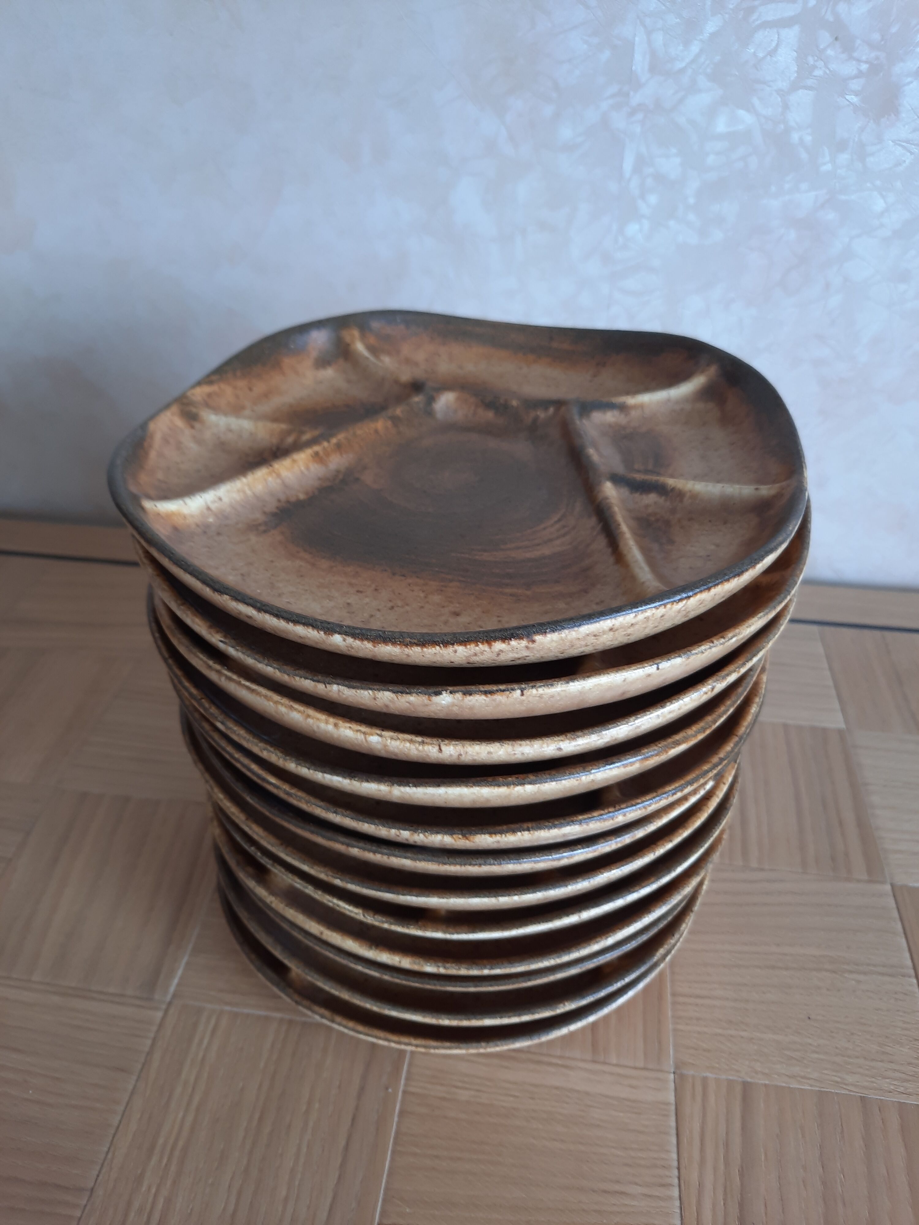 12 Longchamp fondue plates