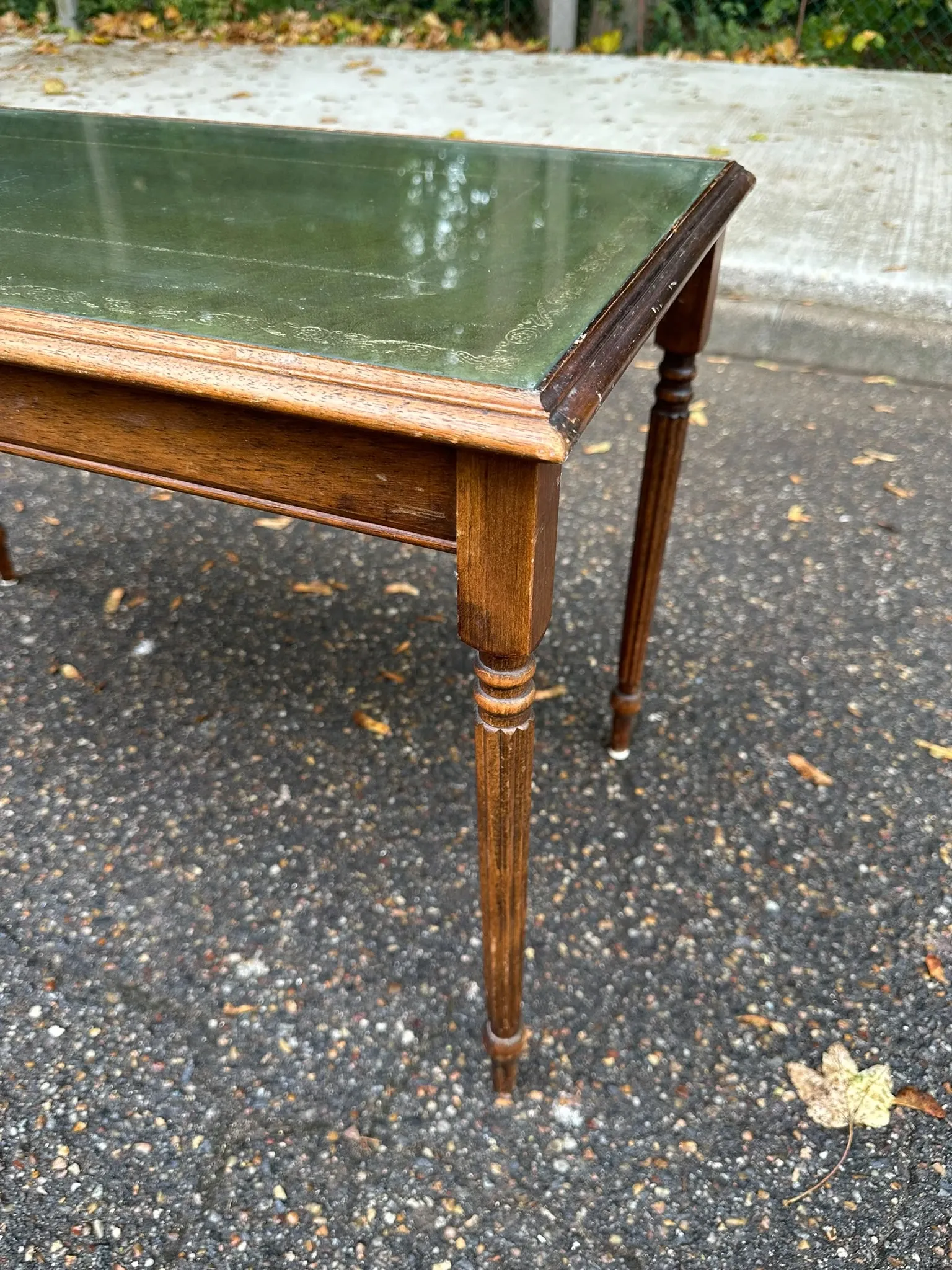 English Regency style coffee table in green leather with gilding and glass from the 1960s.