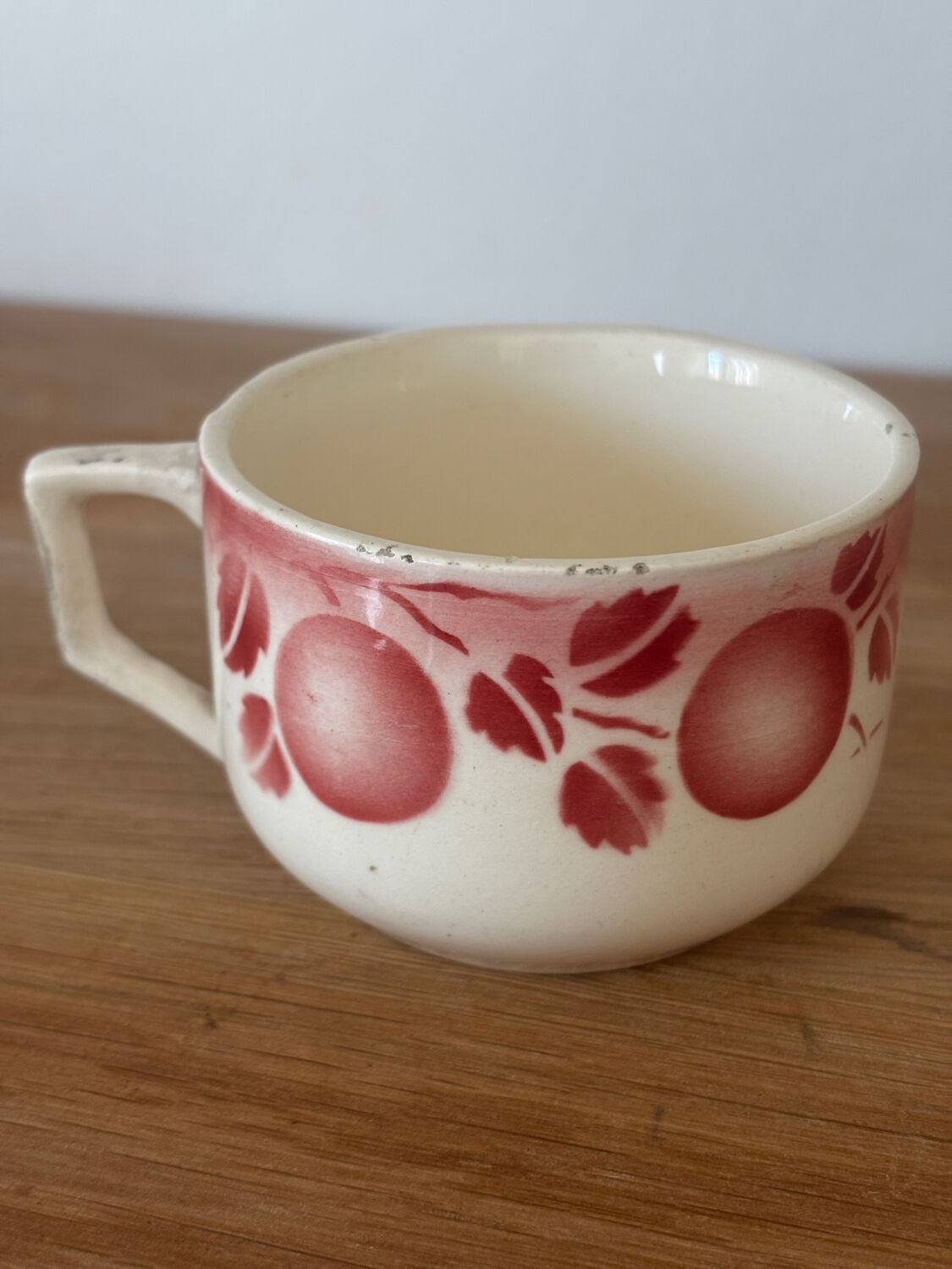 Set of 6 antique cups with fruits and birds from Badonviller.
