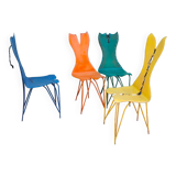 4 chaises colorées en fer