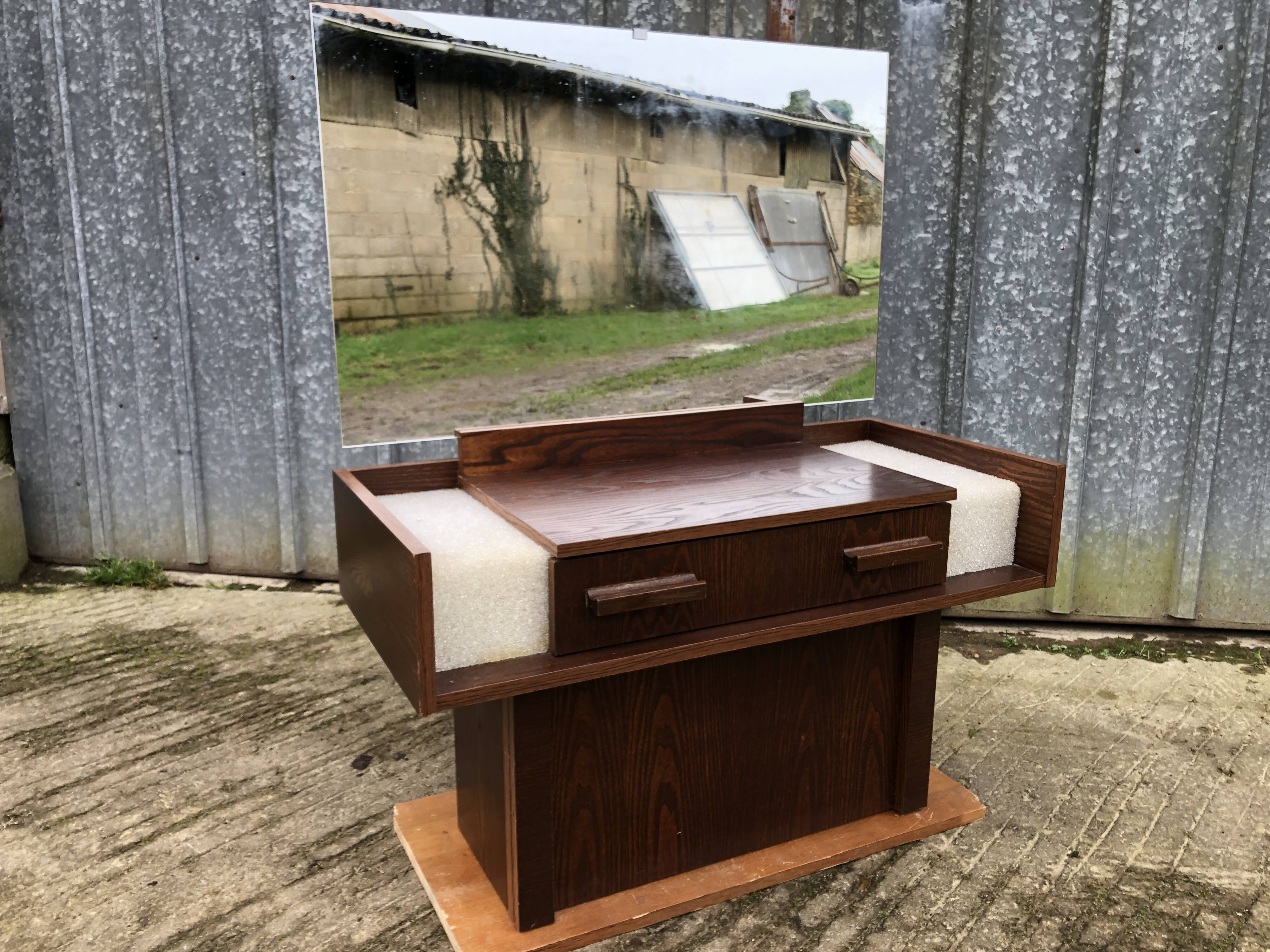 Vintage elm veneer dressing table with 1 drawer and 2 resin lamps.