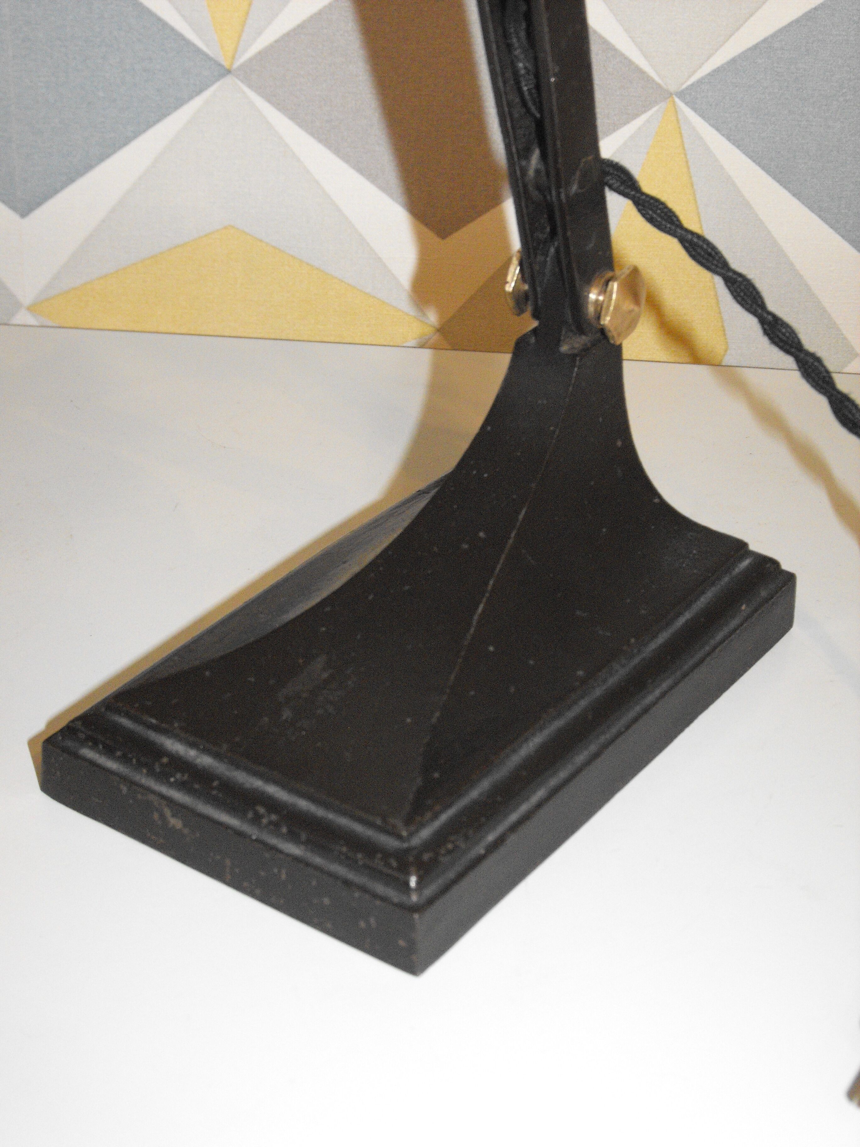 Desk lamp called "Notary"