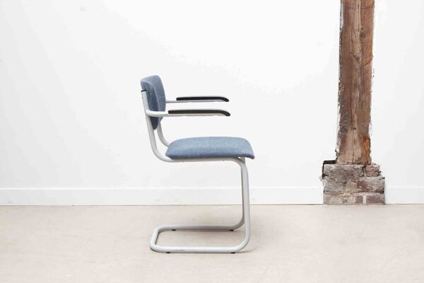 Chaise vintage Pagholz en S avec accoudoirs bleue et blanche